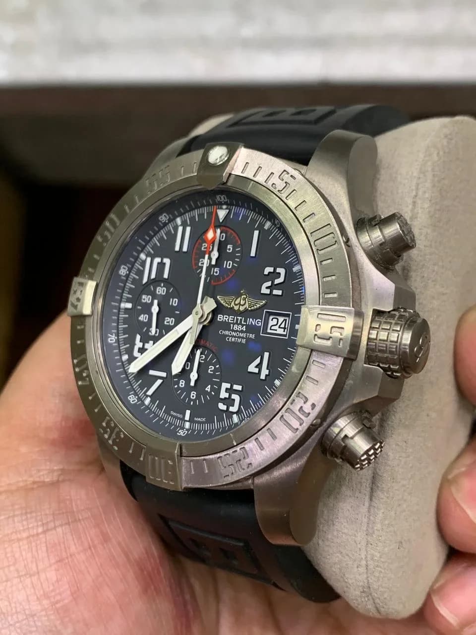 Thumb Avenger Bandit Titanium / Titanium Gray / Silver Hands / Rubber / Pin