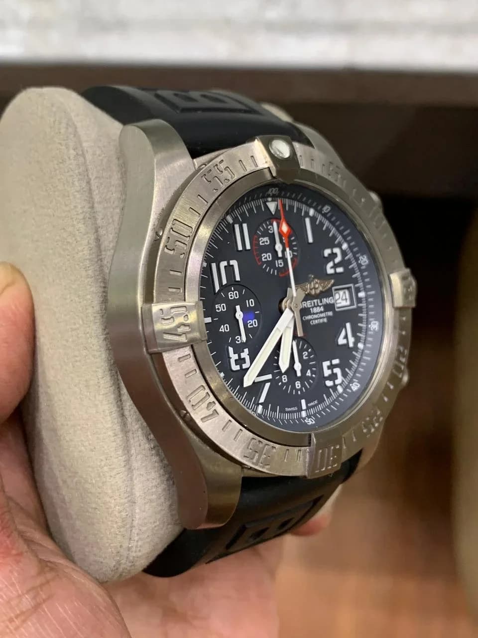 Thumb Avenger Bandit Titanium / Titanium Gray / Silver Hands / Rubber / Pin