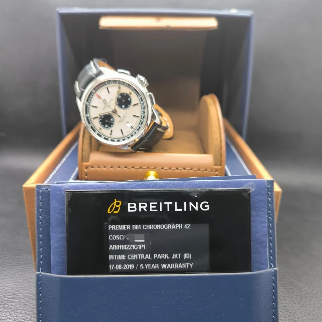 Thumb Premier B01 Chronograph 42 Stainless Steel / Silver / Croco / Folding