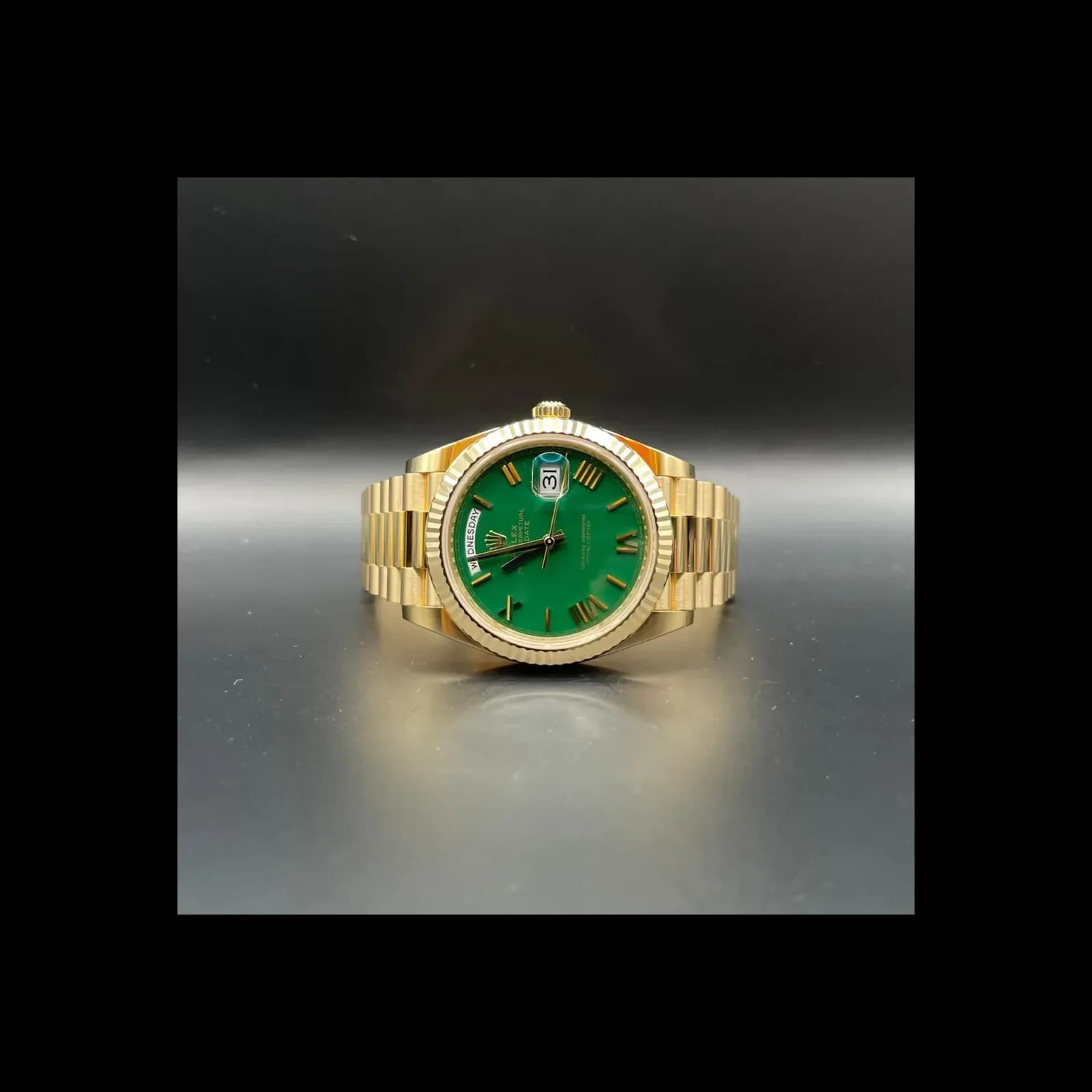Thumb Day-Date 40 Yellow Gold / Green - Roman