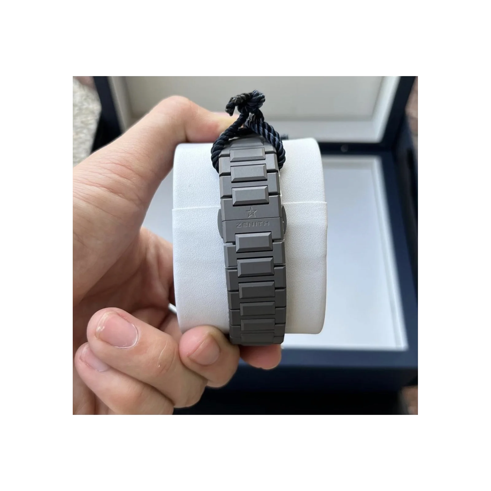 Thumb Defy Extreme Titanium / Black / Bracelet