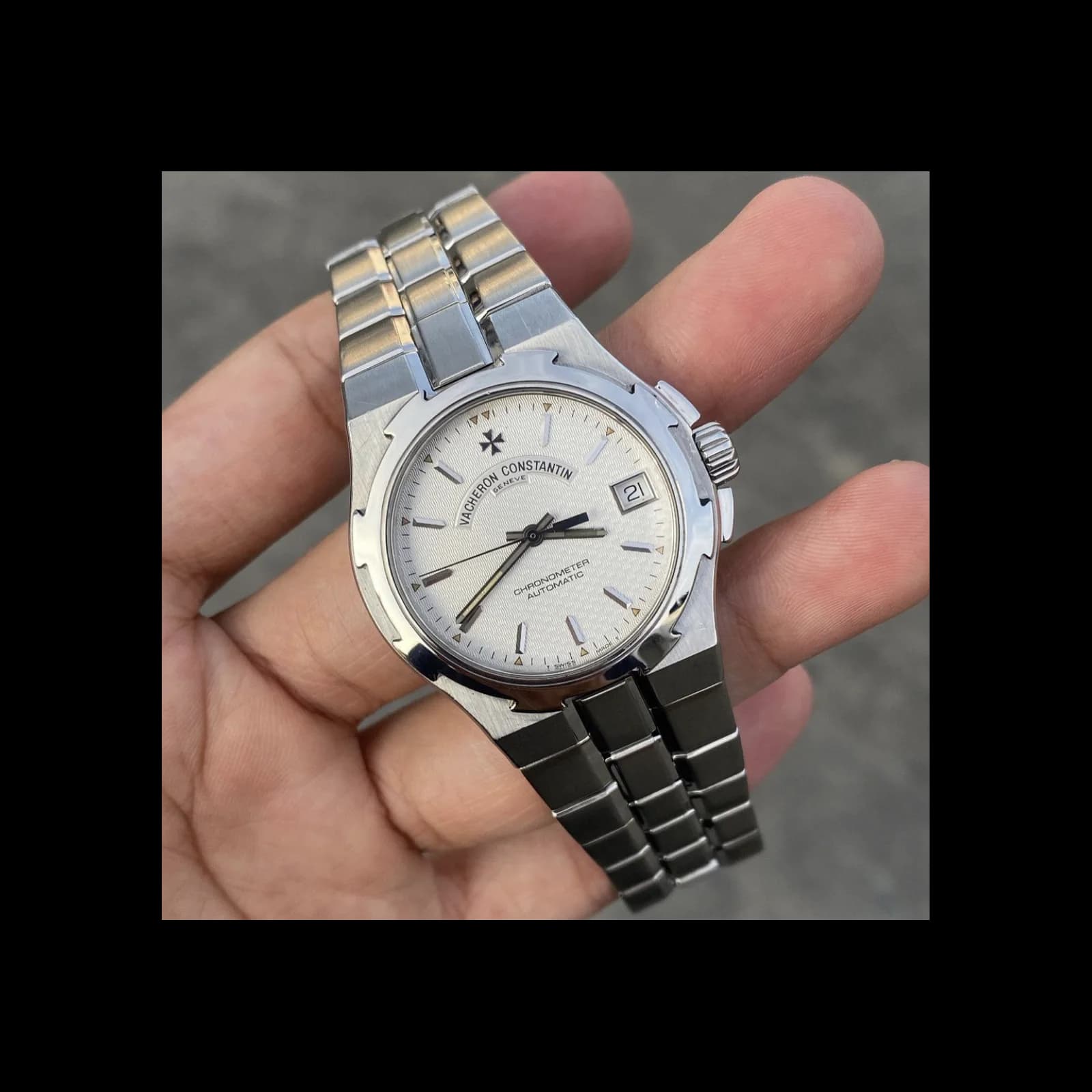 Thumb Overseas Automatic Stainless Steel / White Guiloche / Bracelet