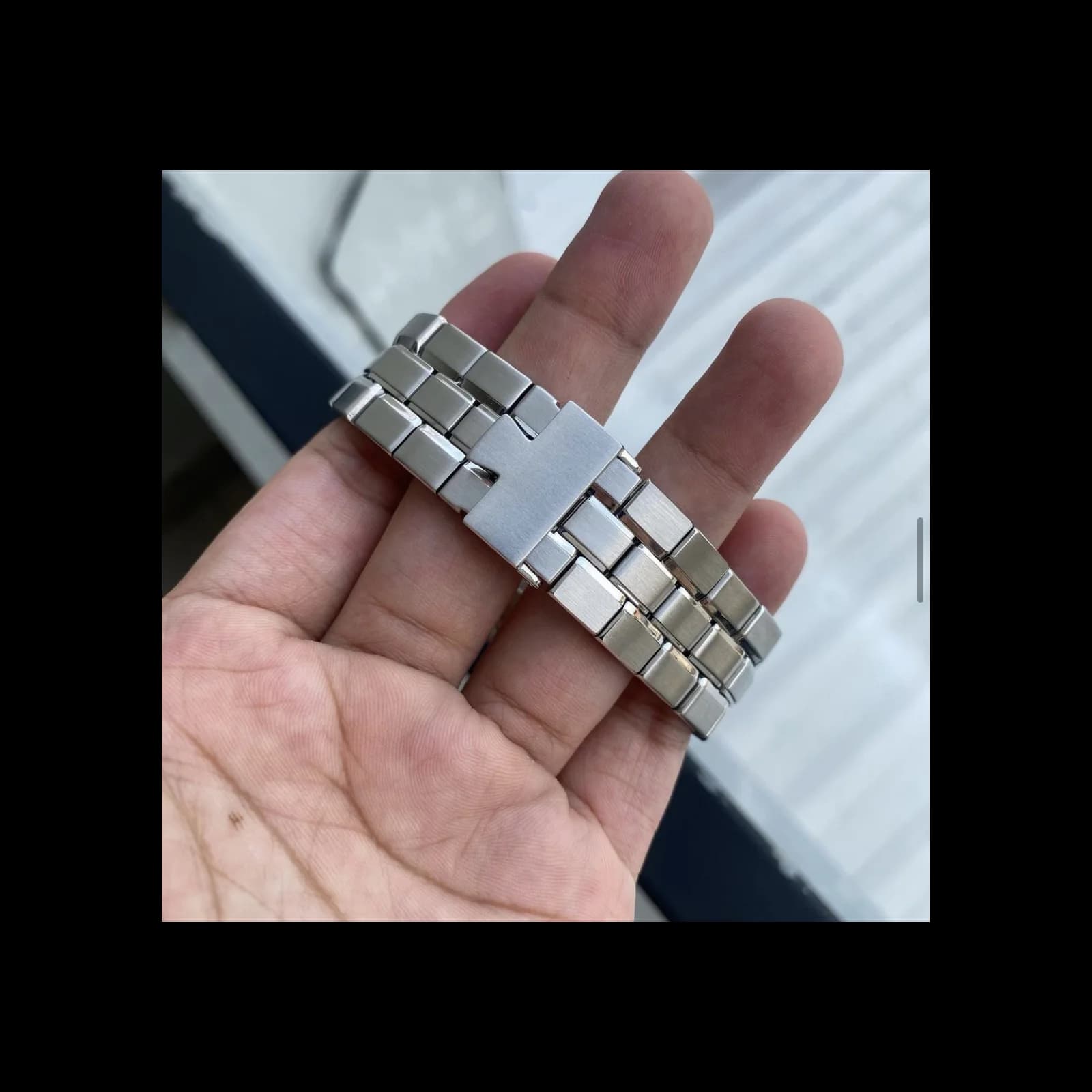 Thumb Overseas Automatic Stainless Steel / White Guiloche / Bracelet