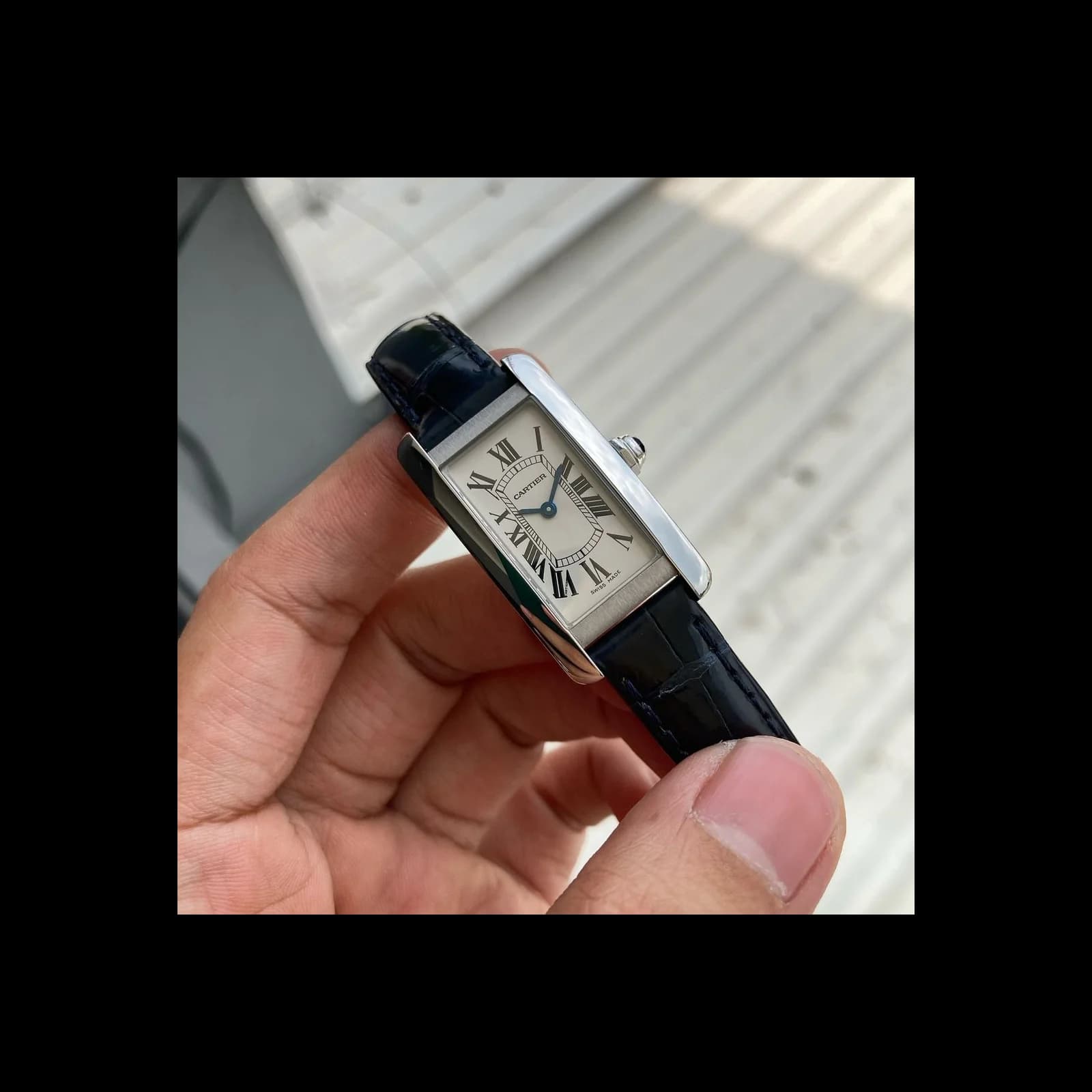 Thumb Tank Américaine Stainless Steel Quartz