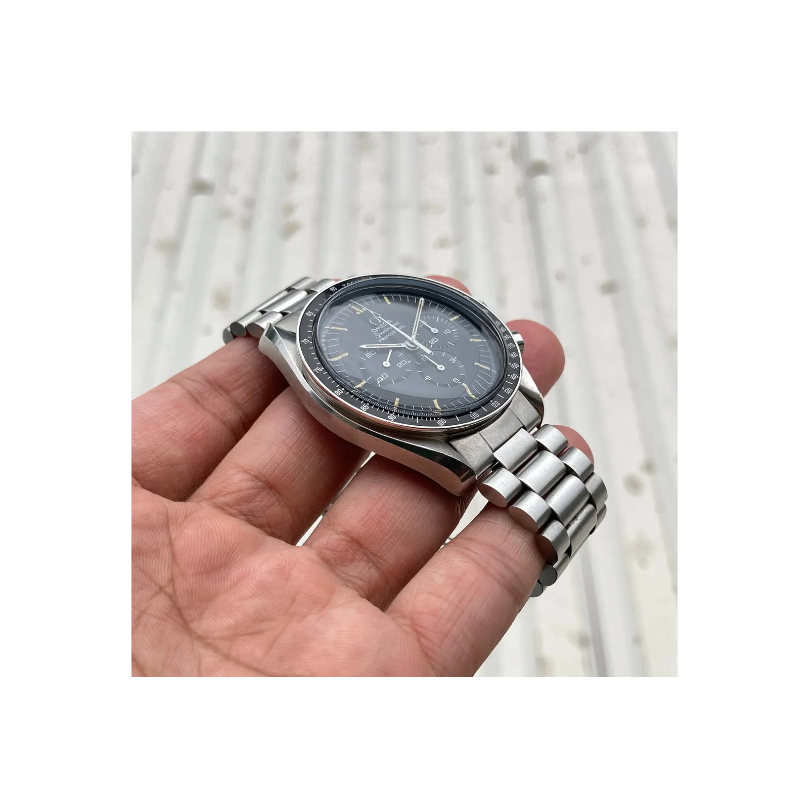 Thumb Speedmaster Professional Moonwatch