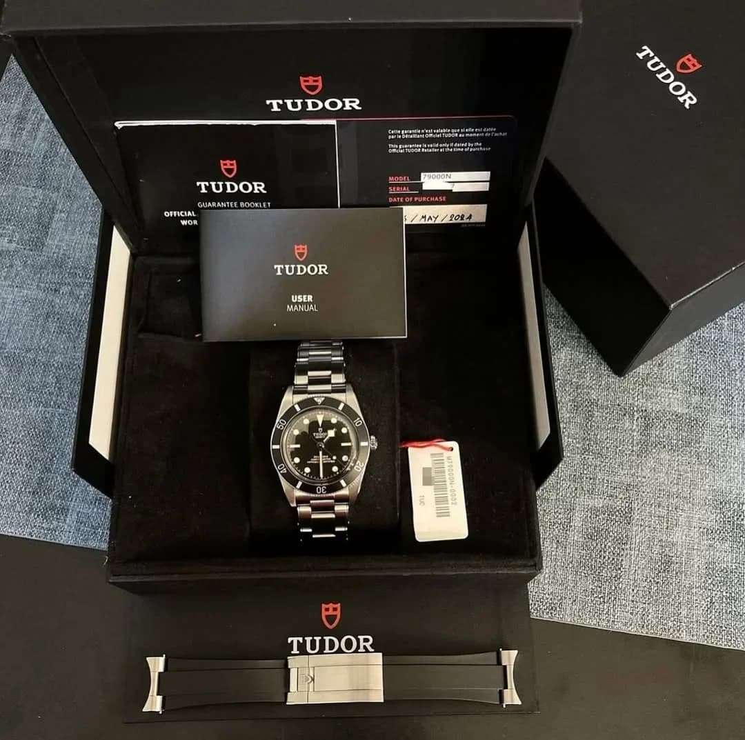 Thumb Black Bay Fifty-Four Stainless Steel / Black / Bracelet