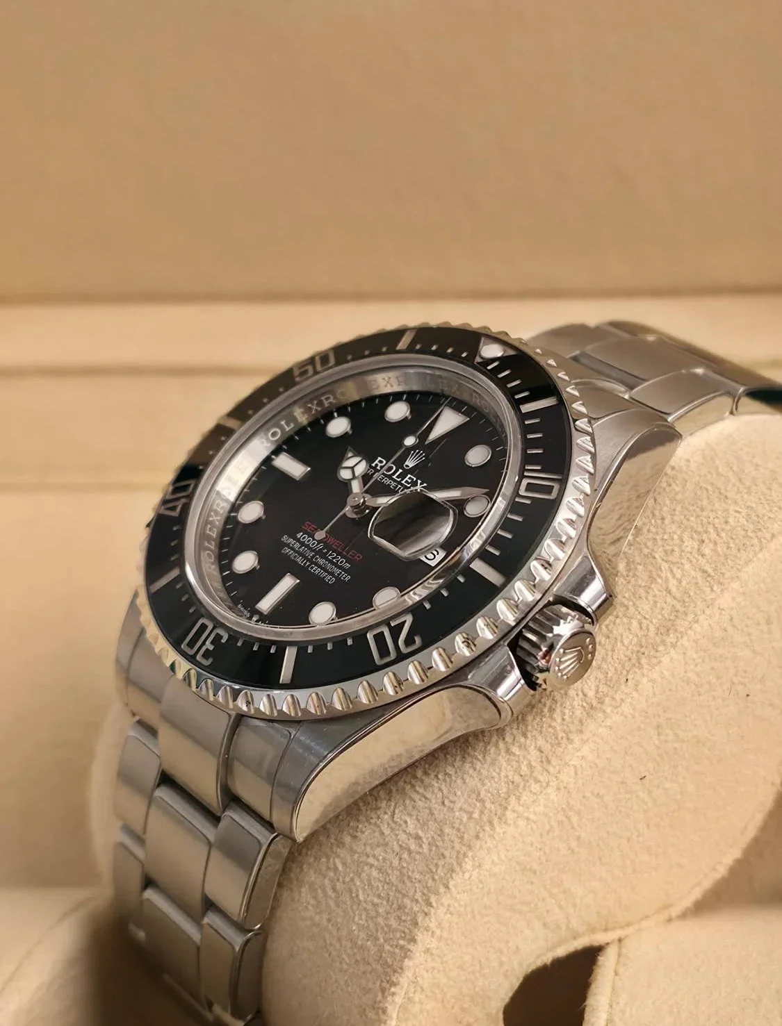 Thumb Sea-Dweller Stainless Steel / Black