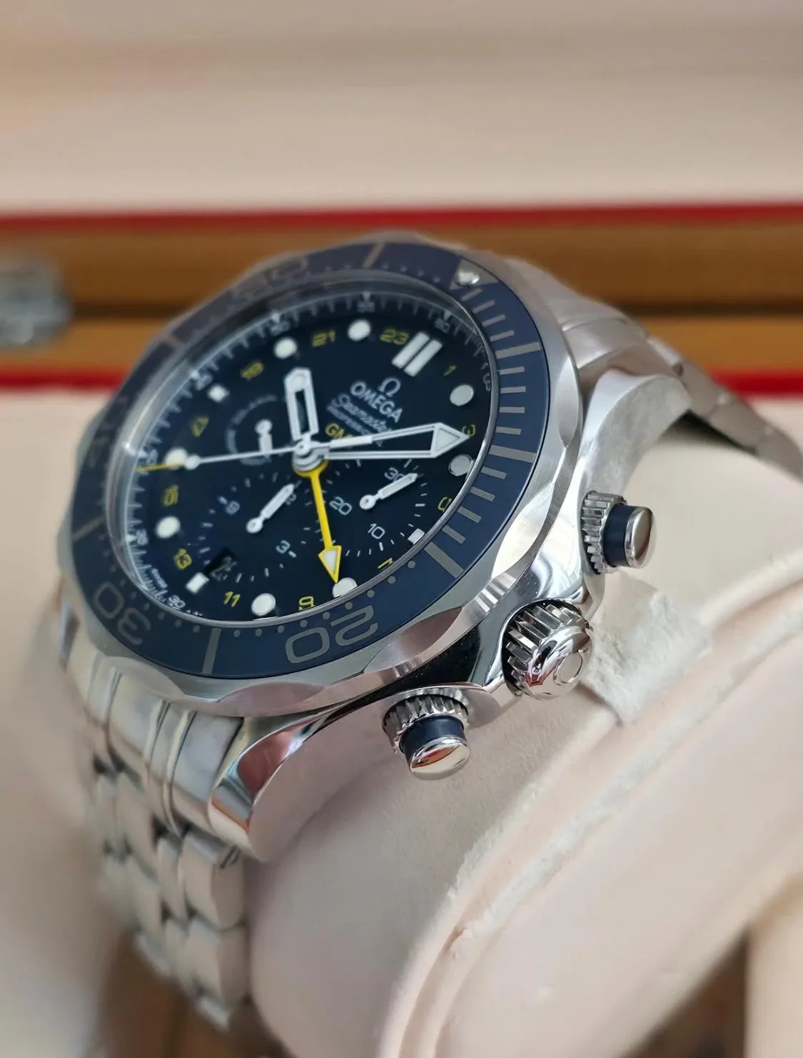 Thumb Seamaster Diver 300M Co-Axial 44 GMT Chronograph Stainless Steel / Blue / Bracelet