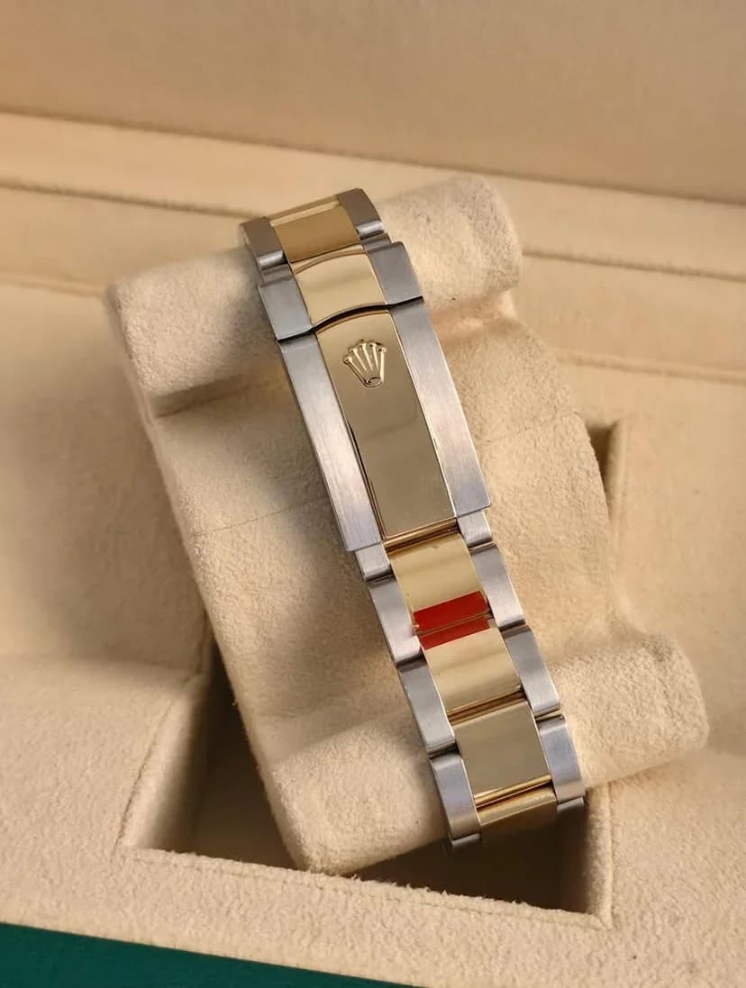 Thumb Datejust 41 Rolesor Yellow Fluted / Oyster / Black