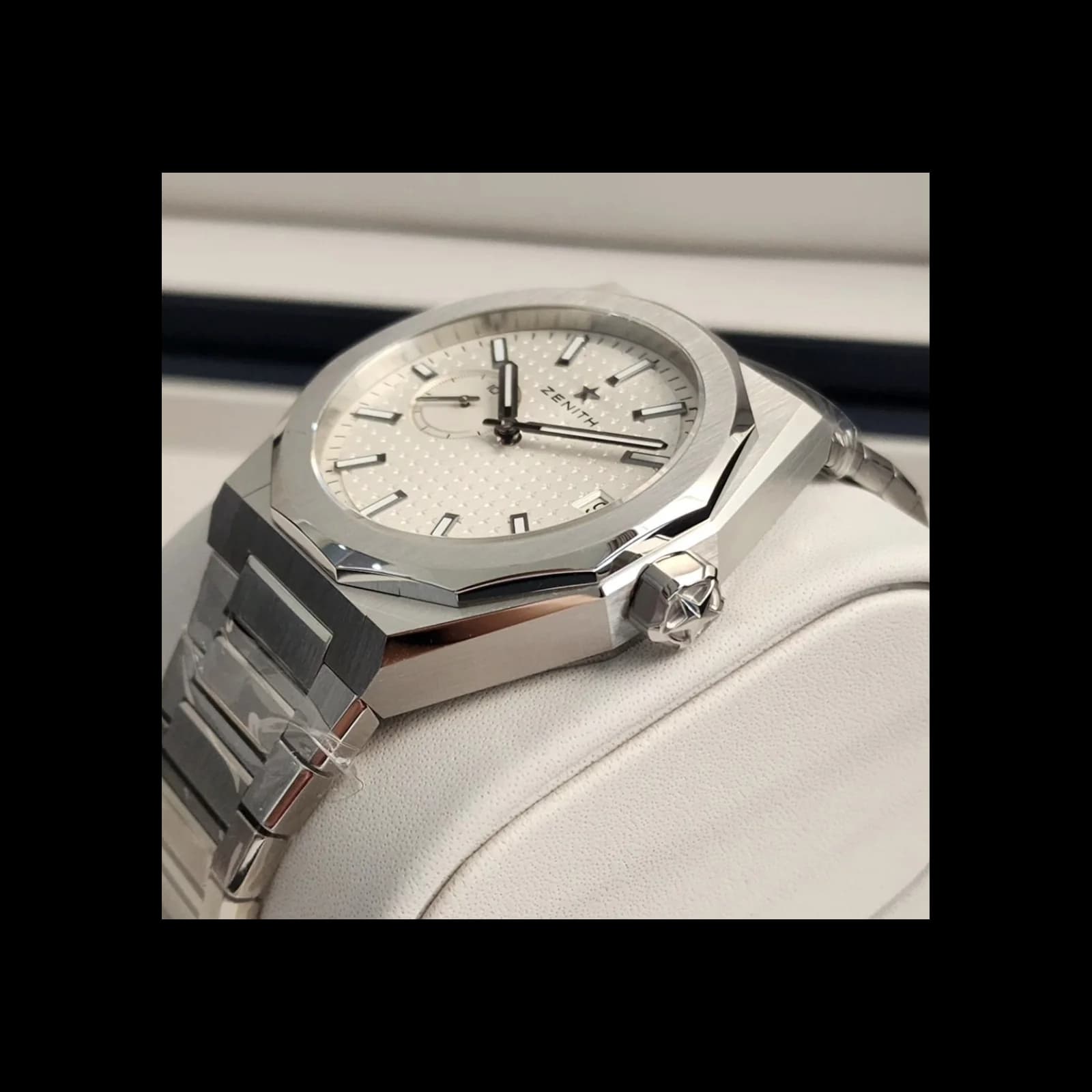 Thumb Defy Skyline Stainless Steel / Silver