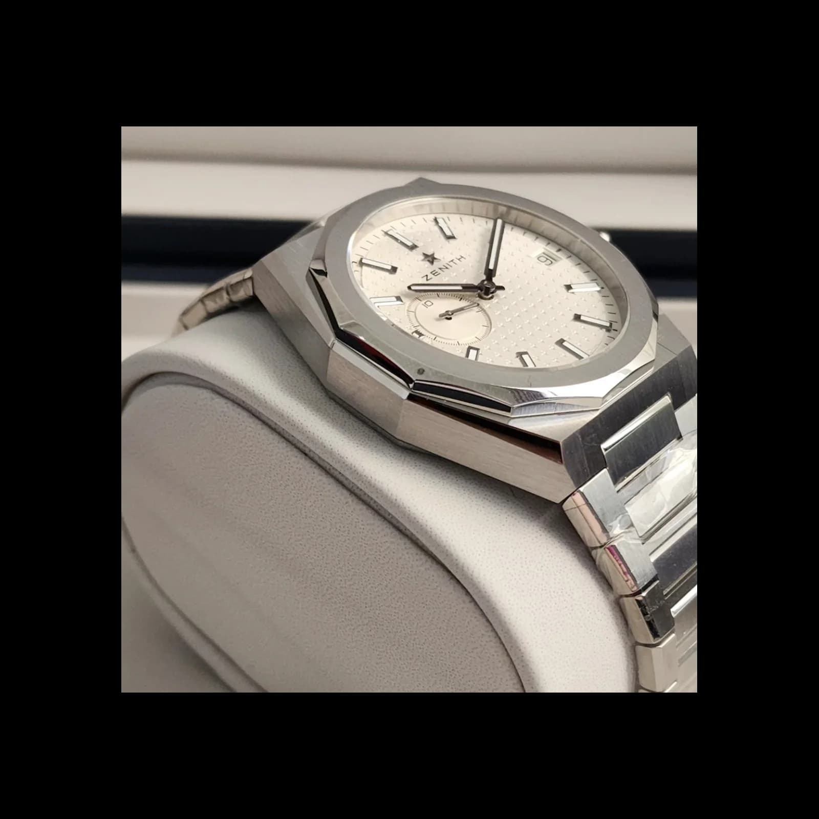 Thumb Defy Skyline Stainless Steel / Silver