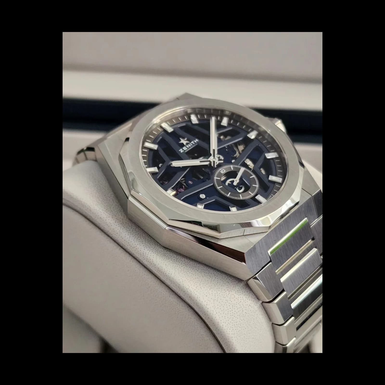 Thumb Defy Skyline Skeleton Stainless Steel / Blue