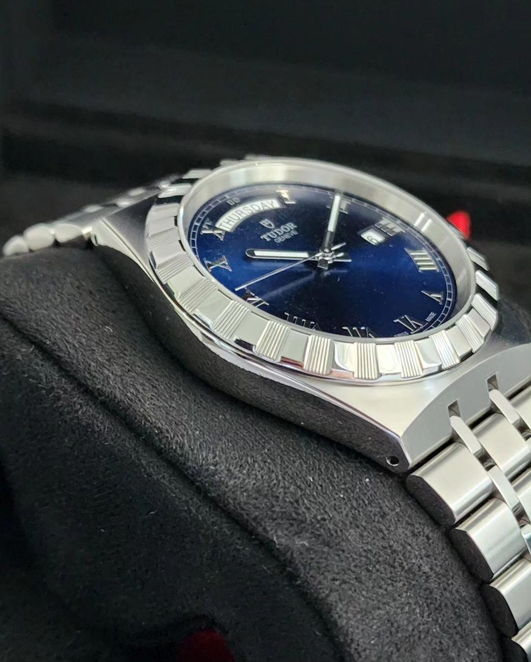 Thumb Royal Day-Date 41 Stainless Steel / Blue - Roman