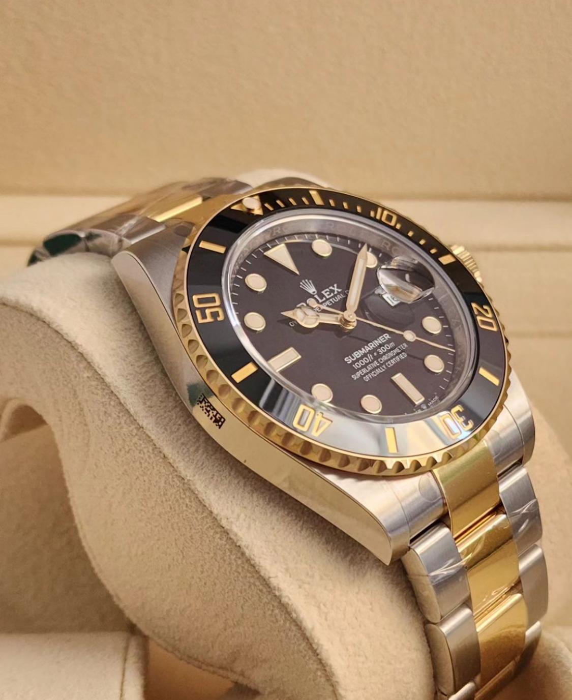 Thumb Submariner Date 41 Stainless Steel / Yellow Gold / Black