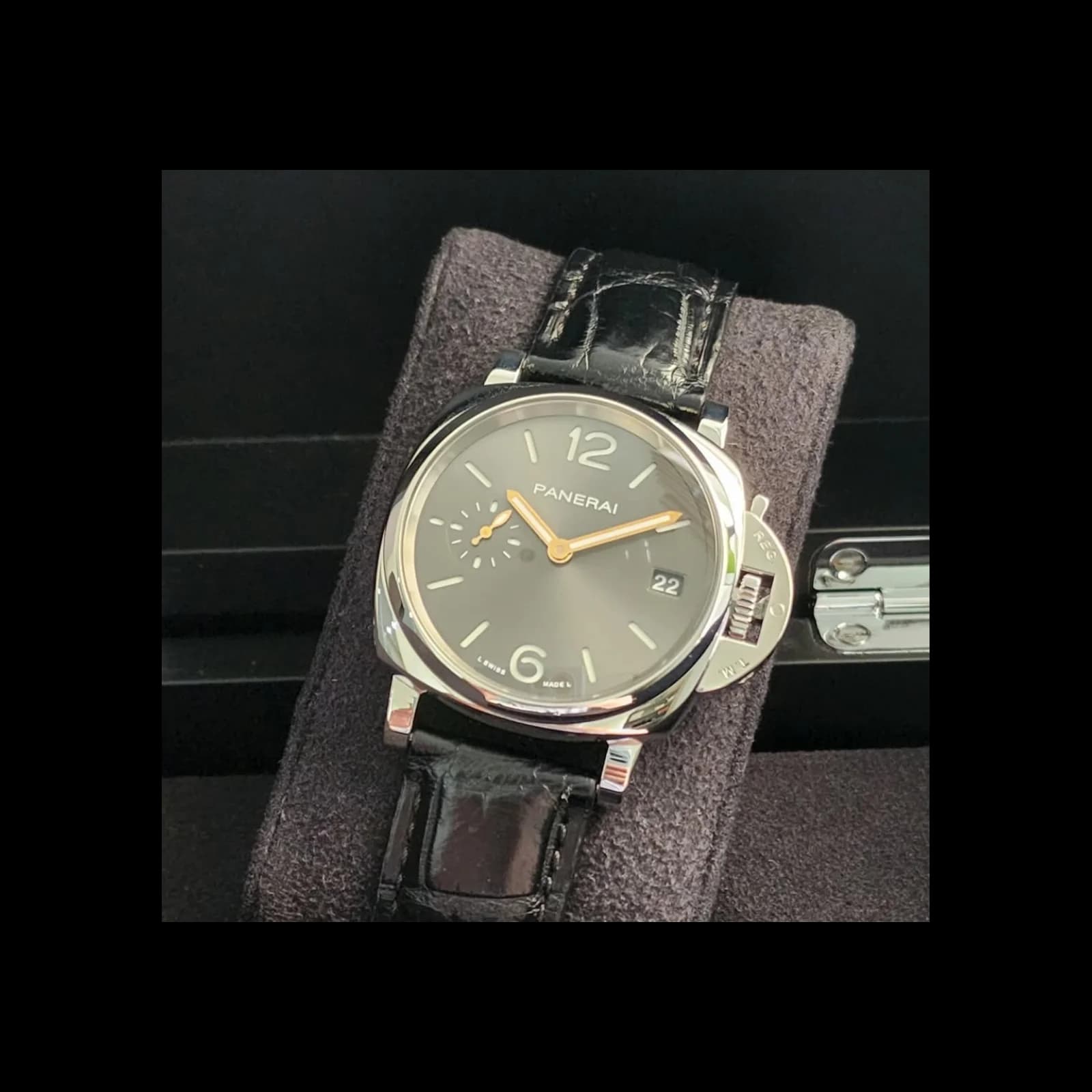Thumb Luminor Due 38 Automatic Stainless Steel / Grey