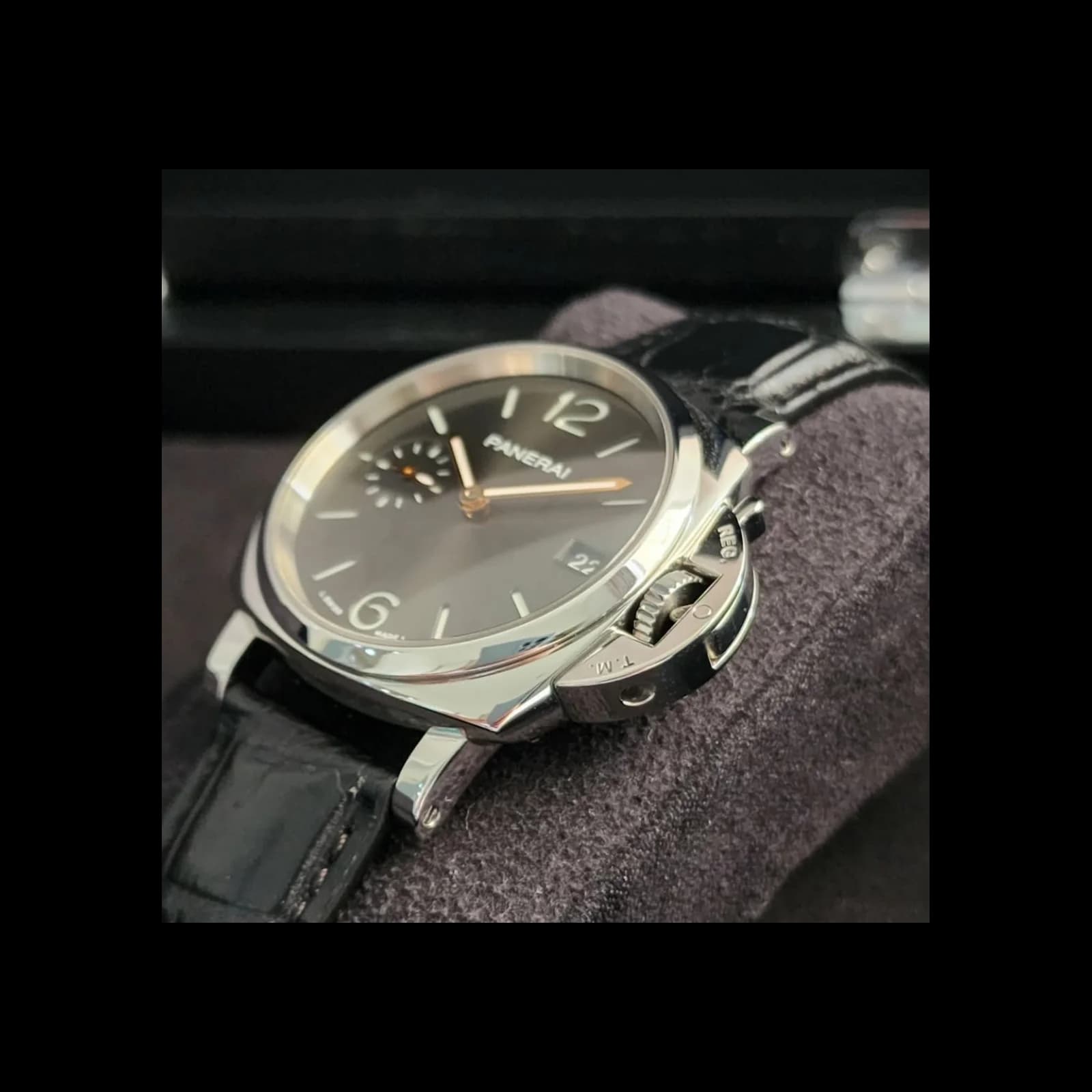 Thumb Luminor Due 38 Automatic Stainless Steel / Grey