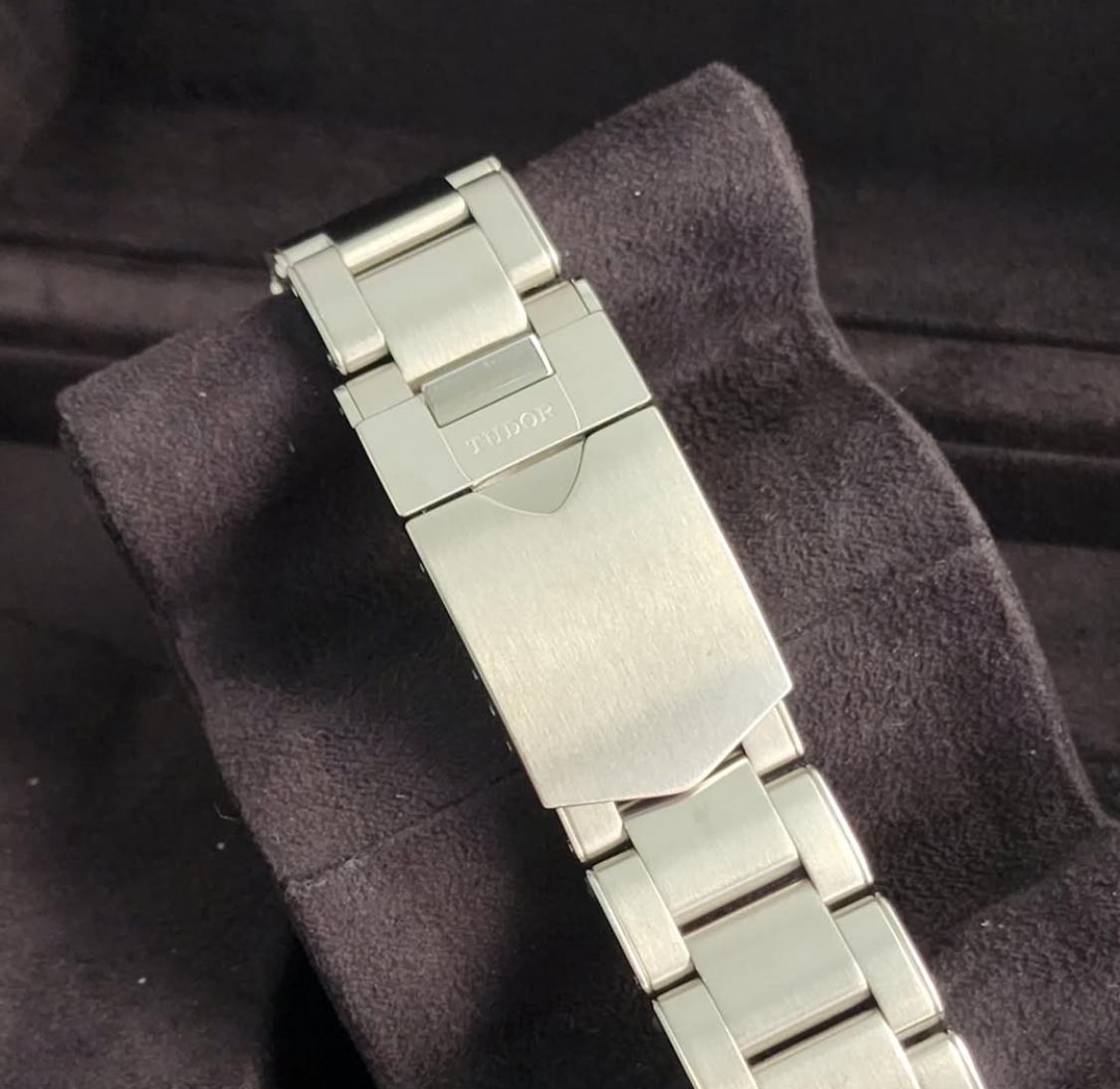 Thumb Black Bay GMT Stainless Steel / White / Bracelet