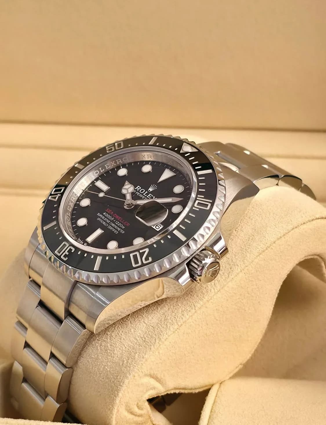 Thumb Sea-Dweller Stainless Steel / Black