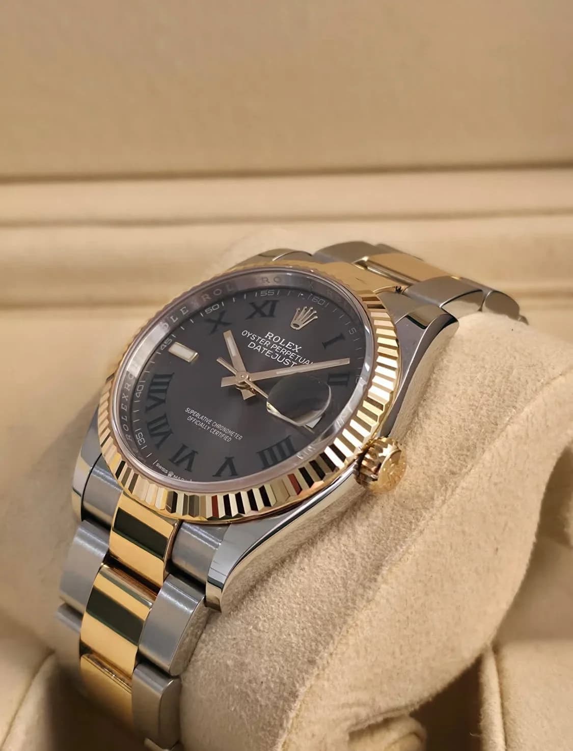Thumb Datejust 36 Stainless Steel / Yellow Gold / Fluted / Silver Roman / Oyster