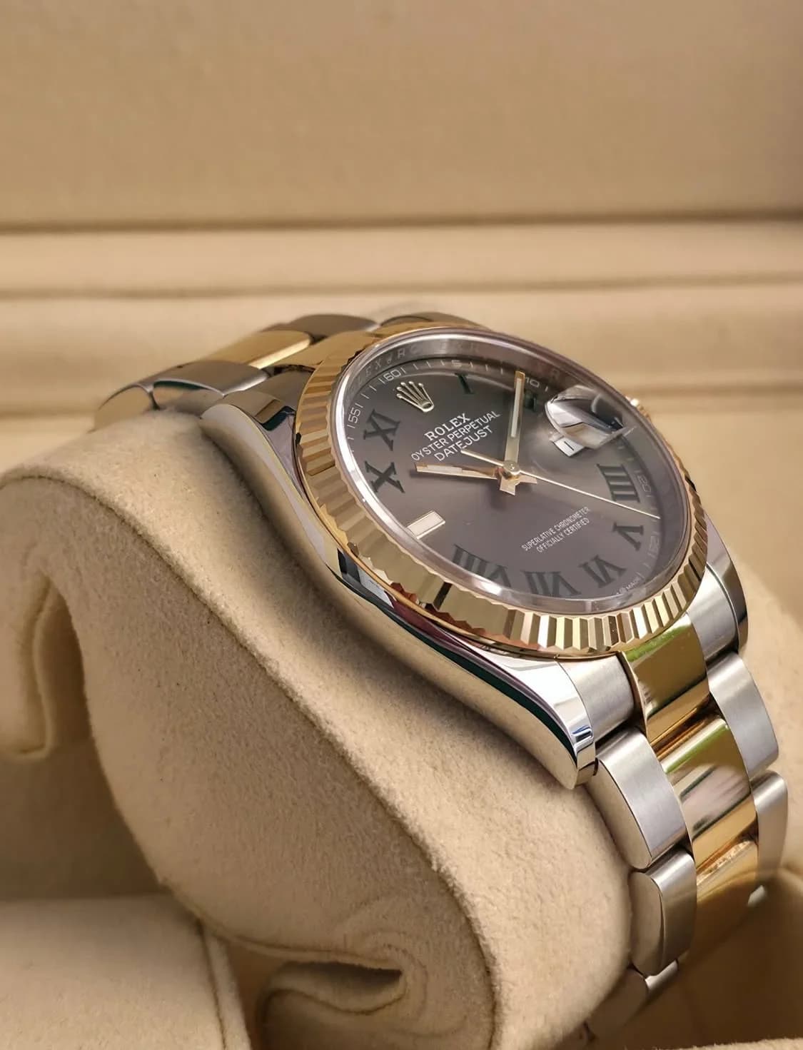 Thumb Datejust 36 Stainless Steel / Yellow Gold / Fluted / Silver Roman / Oyster
