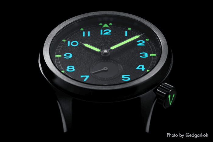 Thumb Vario 1945 D12 Raven Black Field Watch