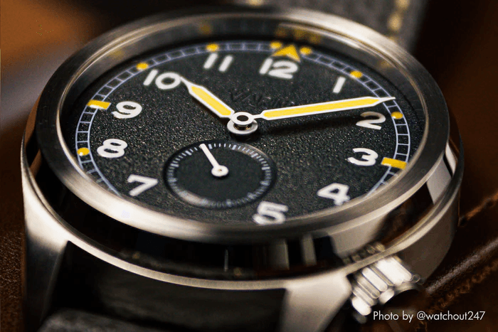 Thumb Vario 1945 D12 Raven Black Field Watch