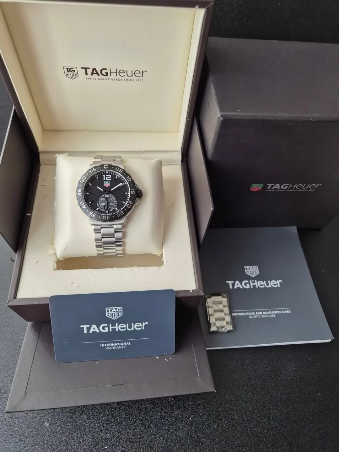 Thumb Formula 1 Big Date 42 Stainless Steel / Black / Bracelet