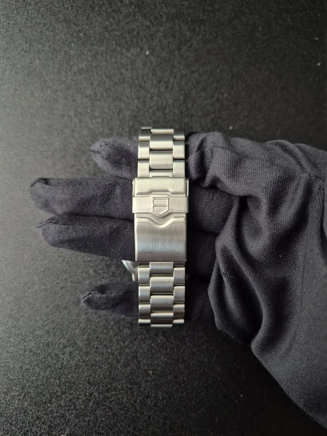Thumb Formula 1 Big Date 42 Stainless Steel / Black / Bracelet