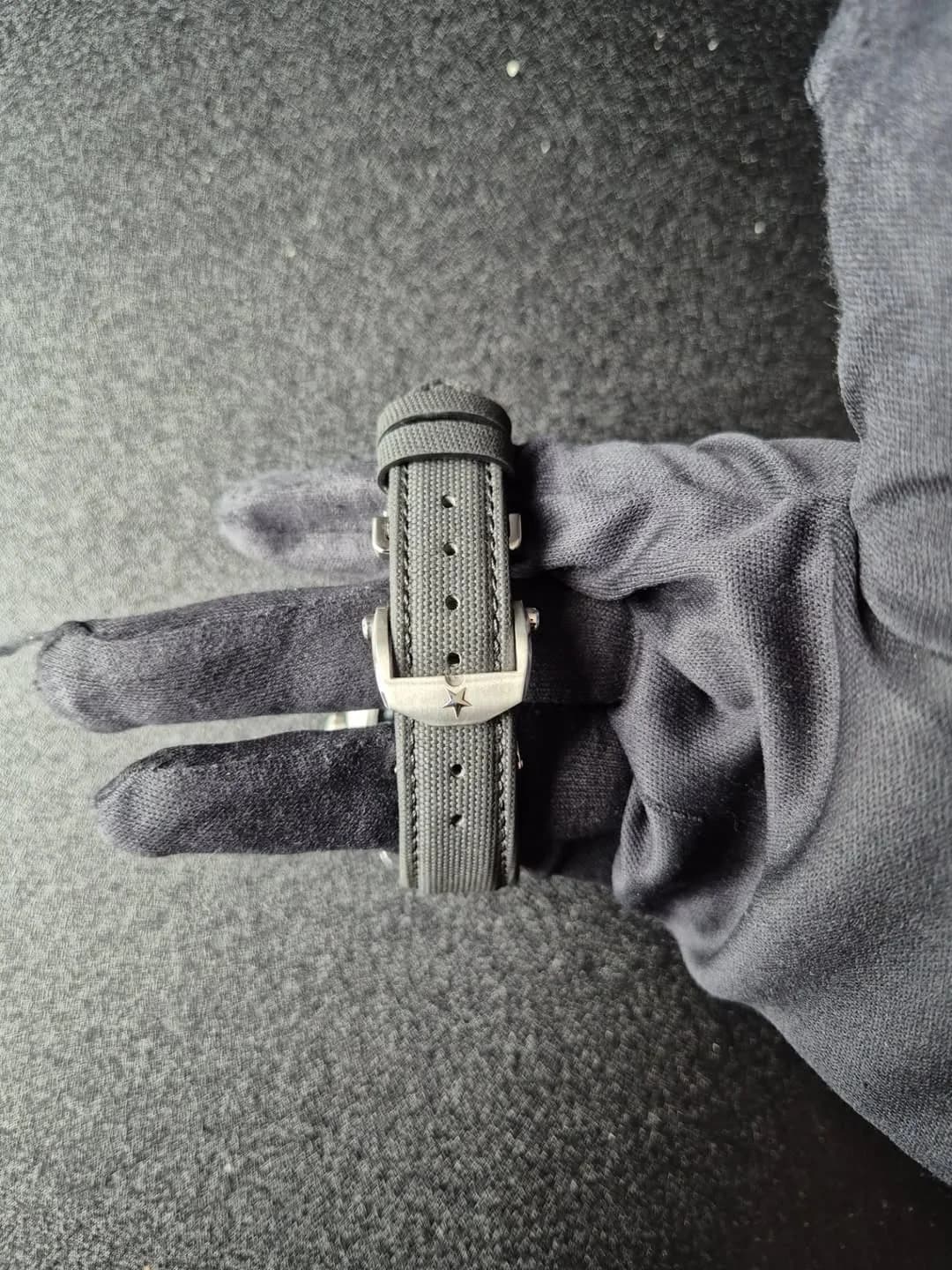 Thumb PILOT Automatic Stainless Steel / Black
