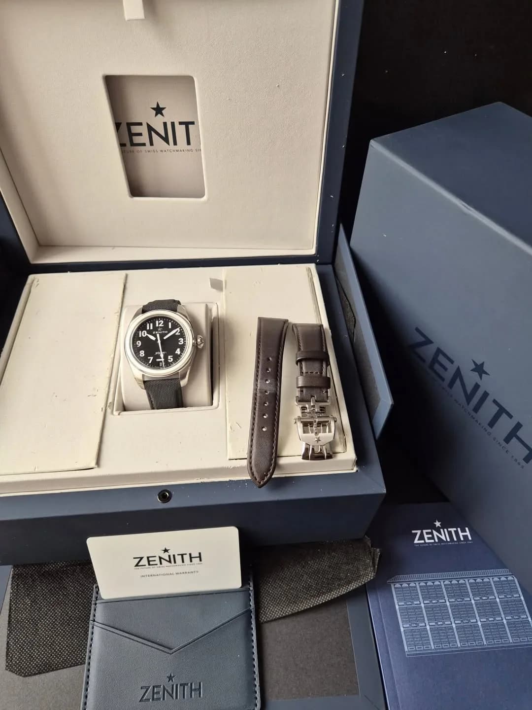 Thumb PILOT Automatic Stainless Steel / Black