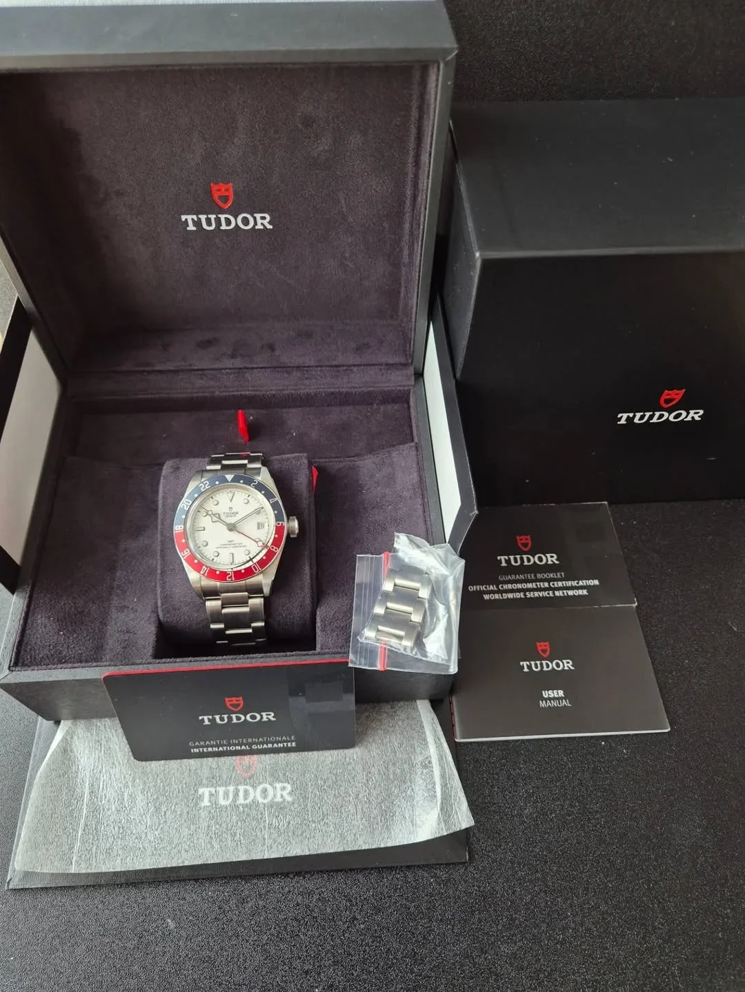 Thumb Black Bay GMT Stainless Steel / White / Bracelet