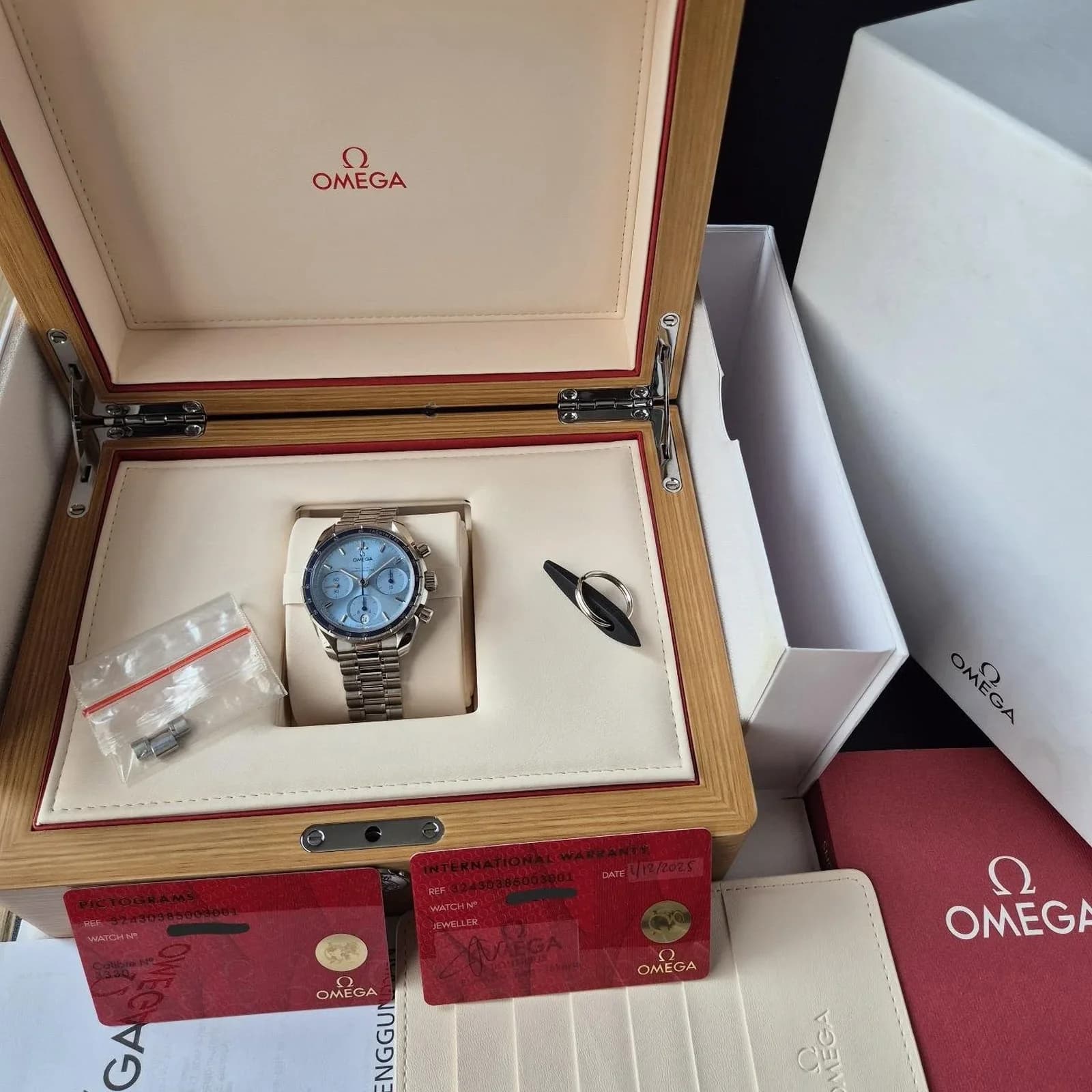 Thumb Speedmaster Co-Axial 38 Stainless Steel / Blue / Bracelet