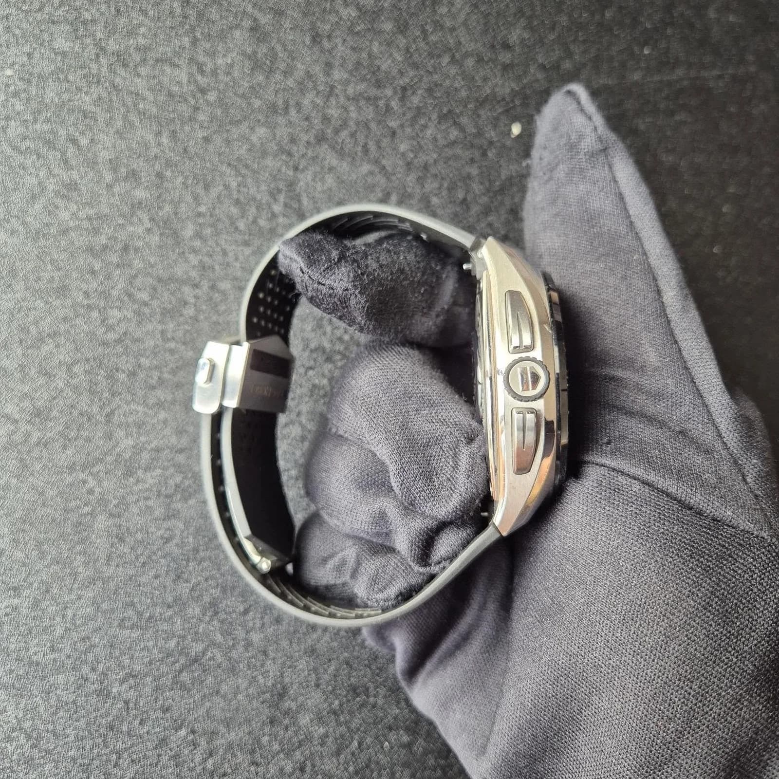 Thumb Connected Calibre E5