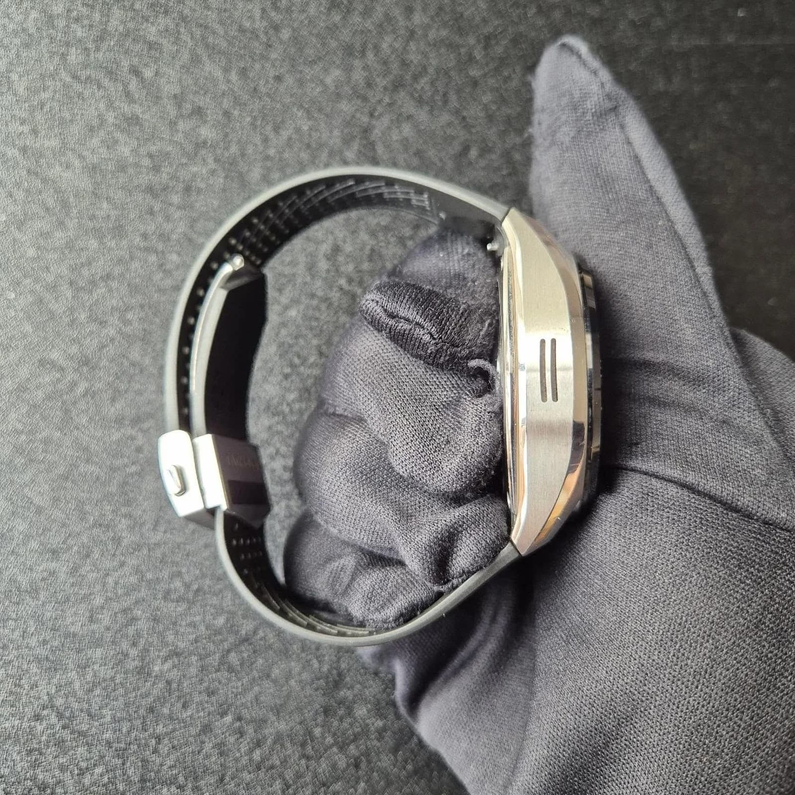 Thumb Connected Calibre E5