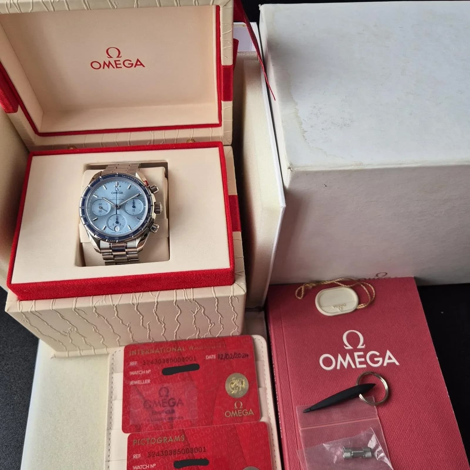 Thumb Speedmaster Co-Axial 38 Stainless Steel / Blue / Bracelet