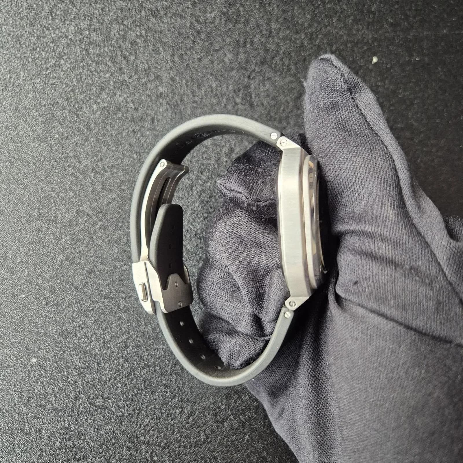 Thumb BR 05 Stainless Steel / Silver / Rubber