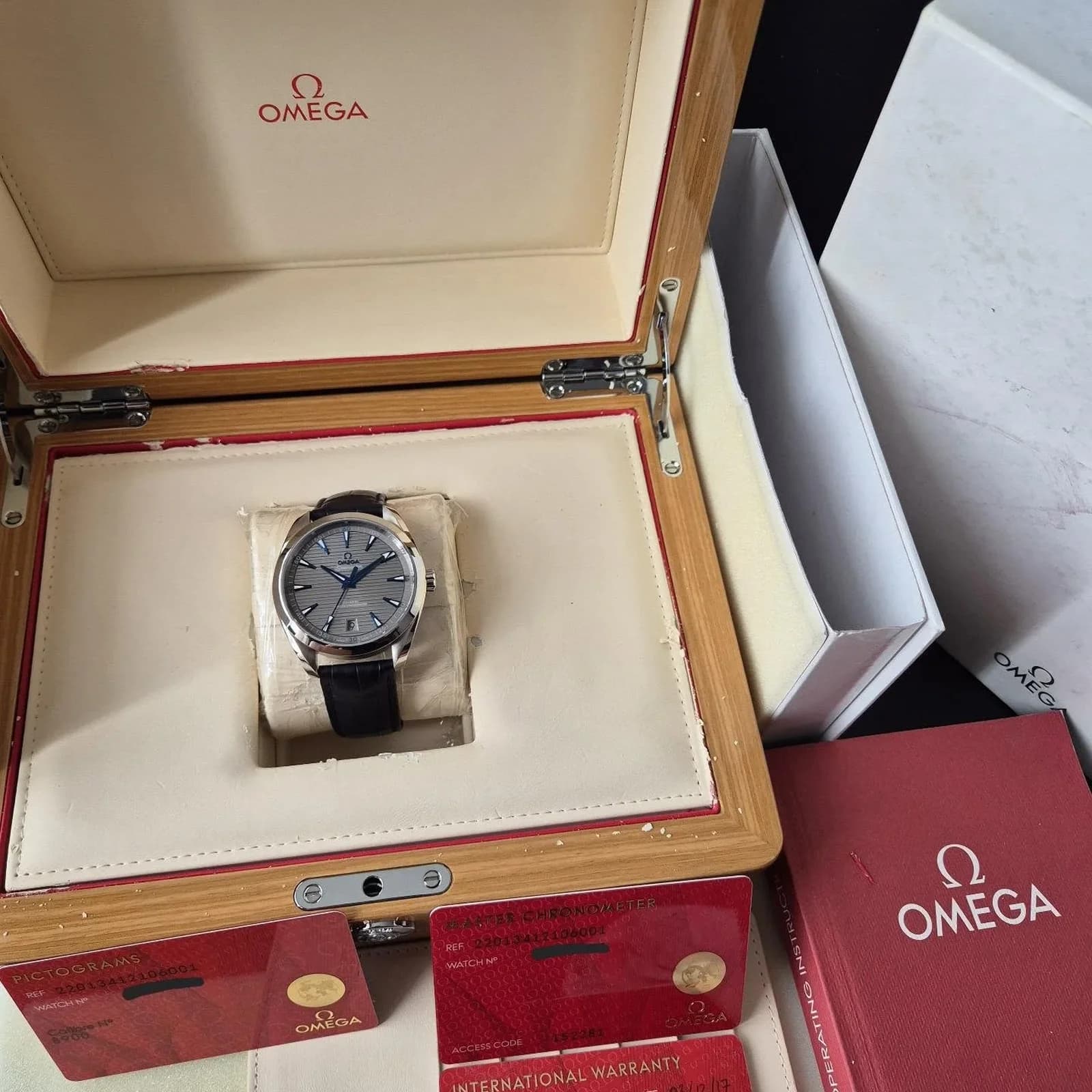 Thumb Seamaster Aqua Terra 150M Master Chronometer 41 Stainless Steel / Grey / Alligator