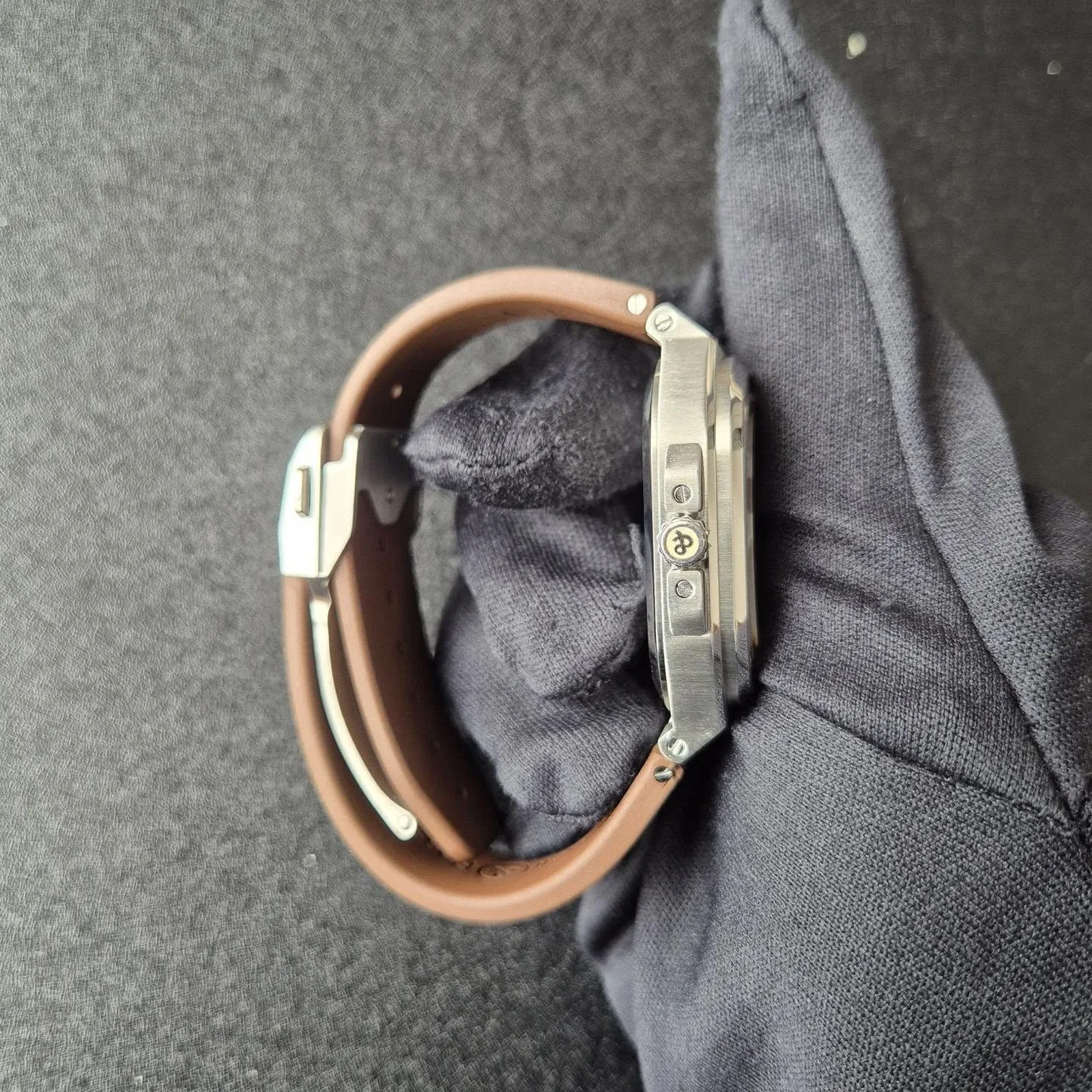 Thumb BR 05 Stainless Steel / Brown / Rubber
