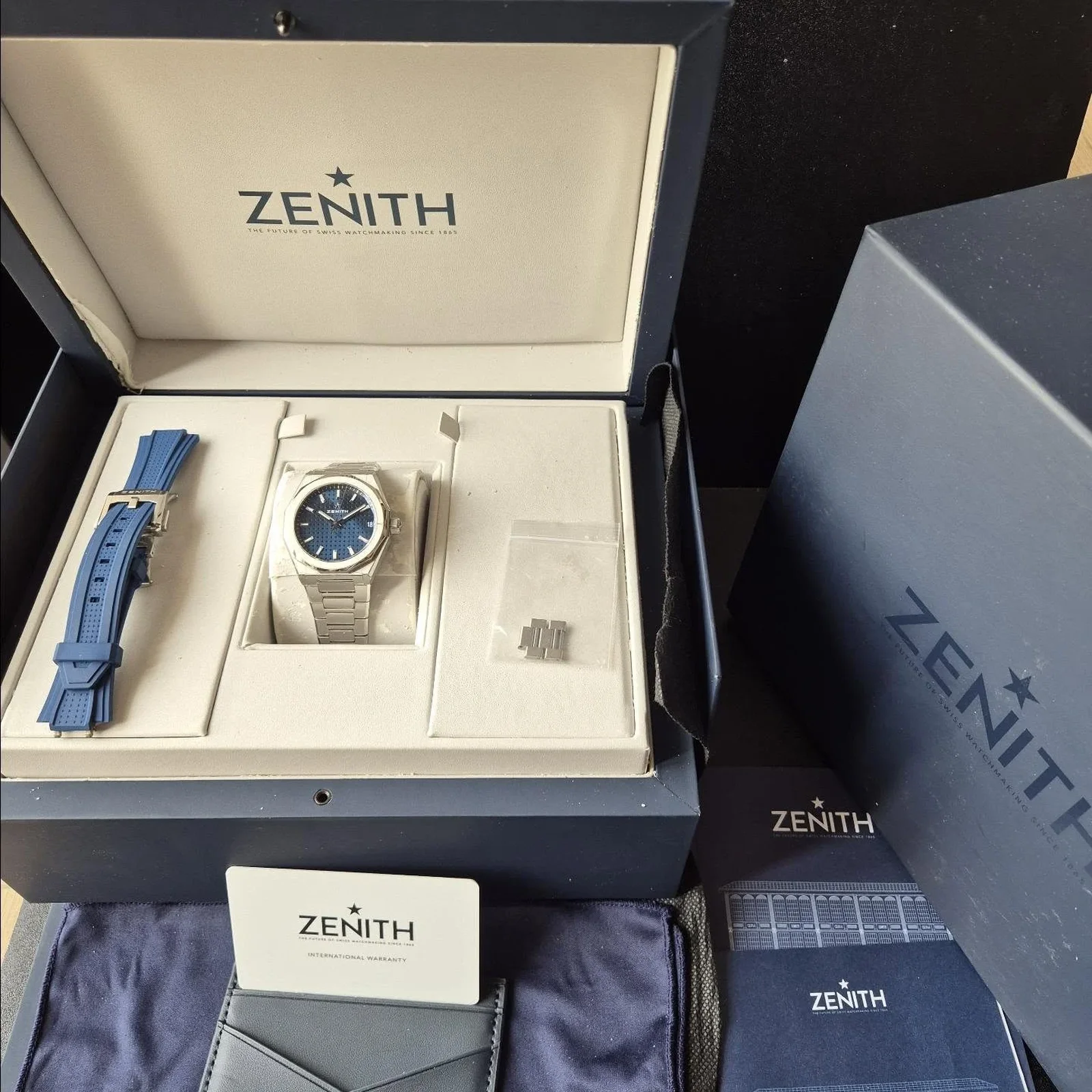 Thumb Defy Skyline 36 Stainless Steel / Blue