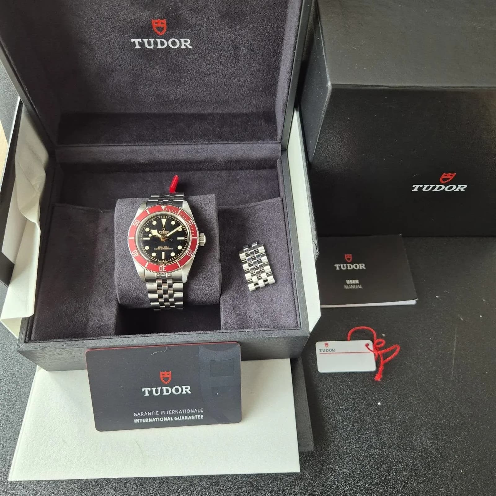 Thumb Black Bay Master Chronometer Stainless Steel - Burgundy / Black / Jubilee