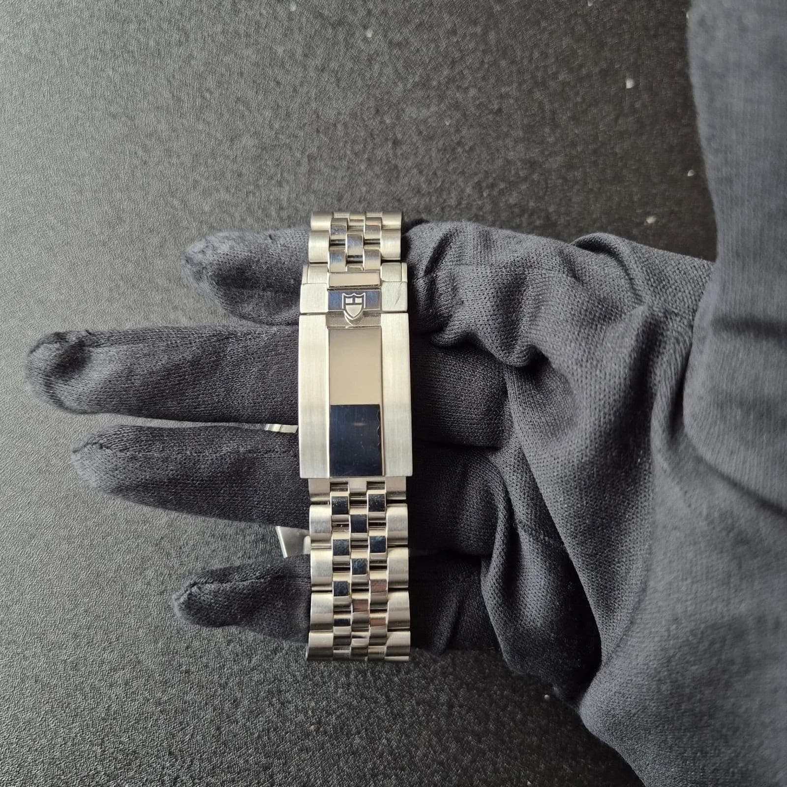 Thumb Black Bay Master Chronometer Stainless Steel - Burgundy / Black / Jubilee
