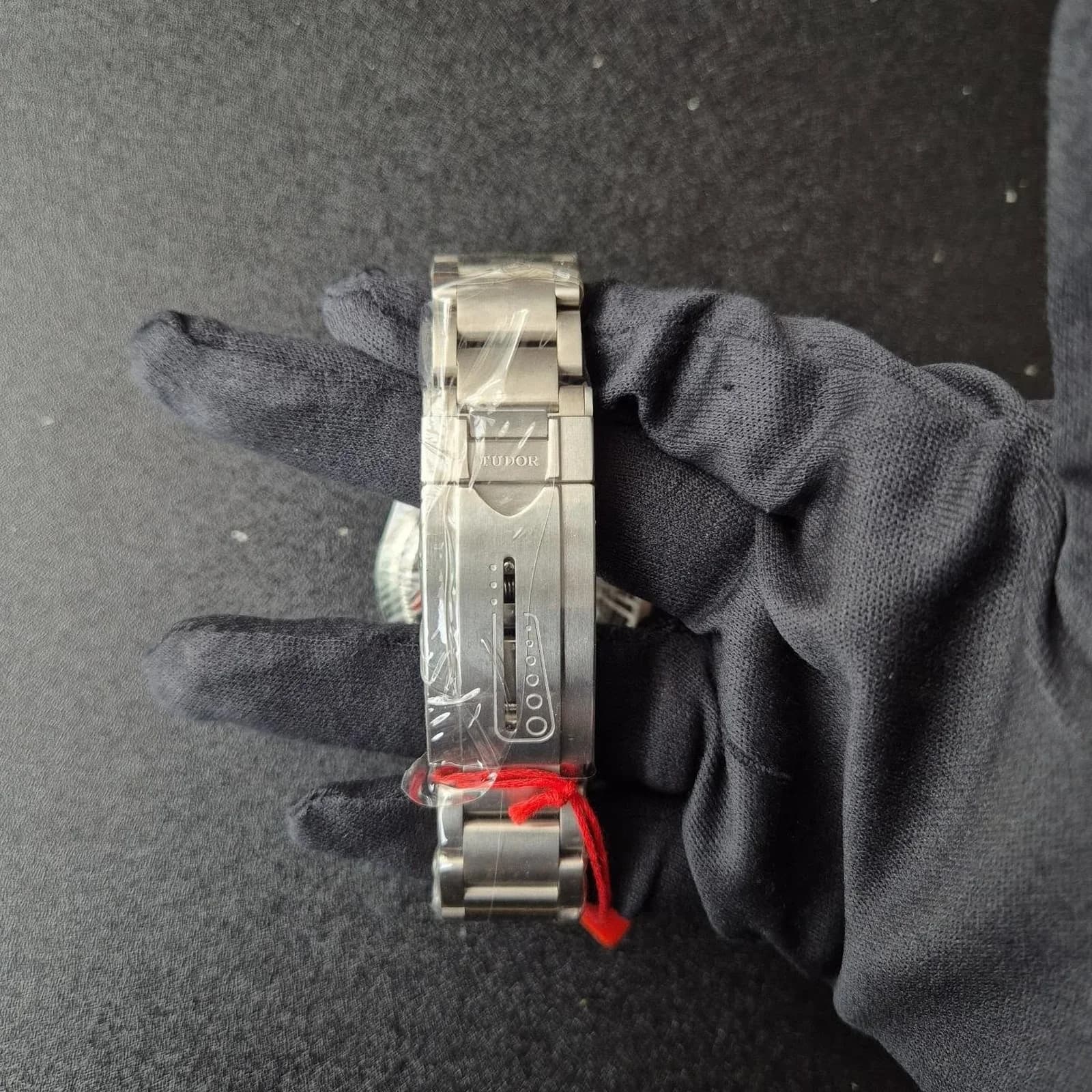 Thumb Pelagos Titanium / Black / Bracelet