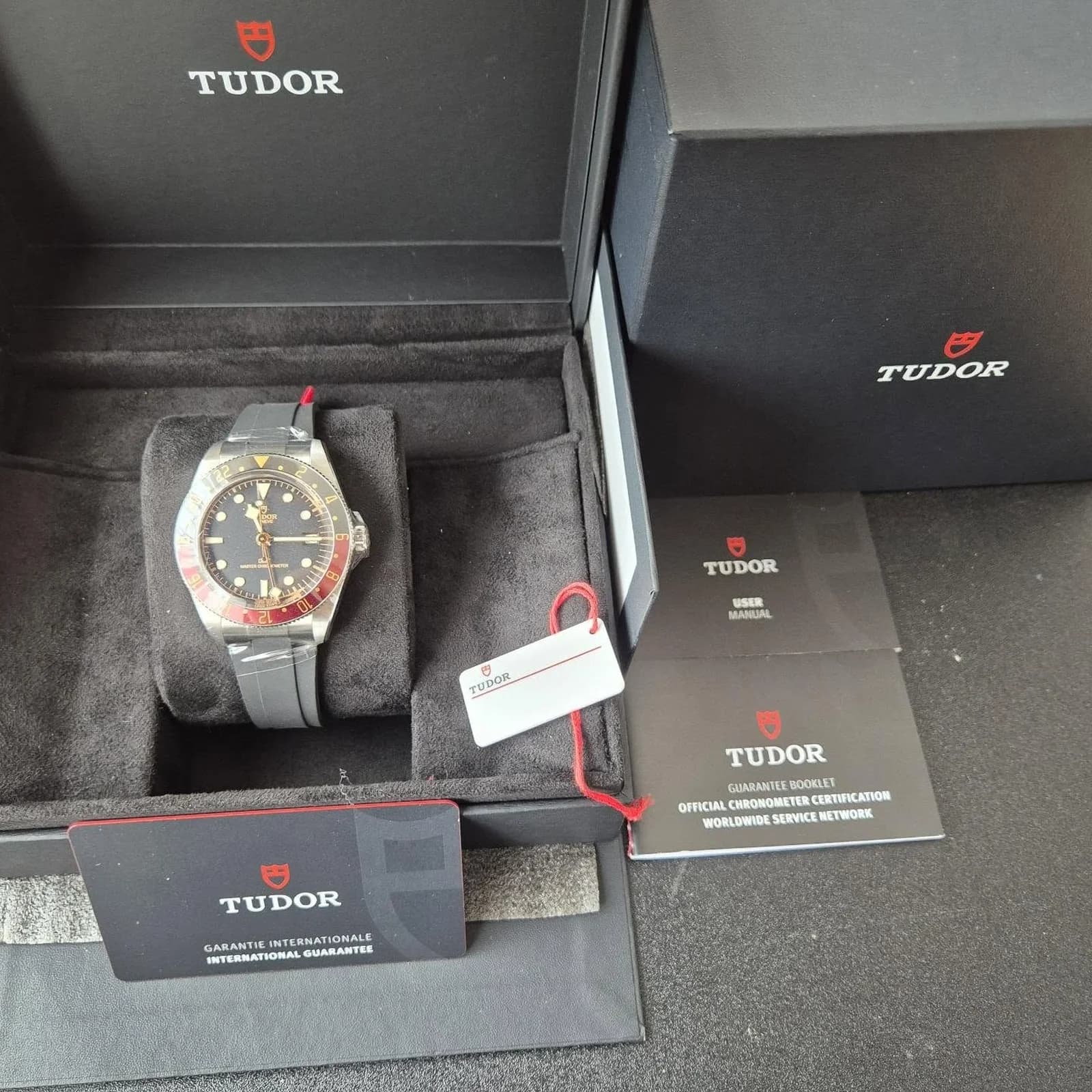 Thumb Black Bay 58 GMT Stainless Steel / Black / Rubber