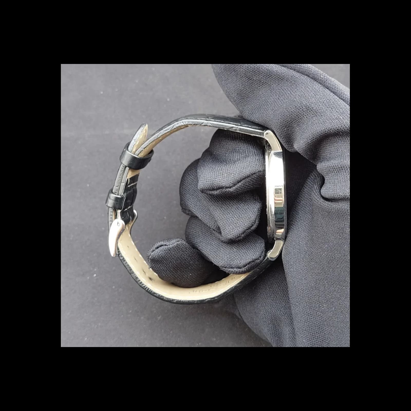 Thumb Everytime Medium Stainless Steel / Black / Strap