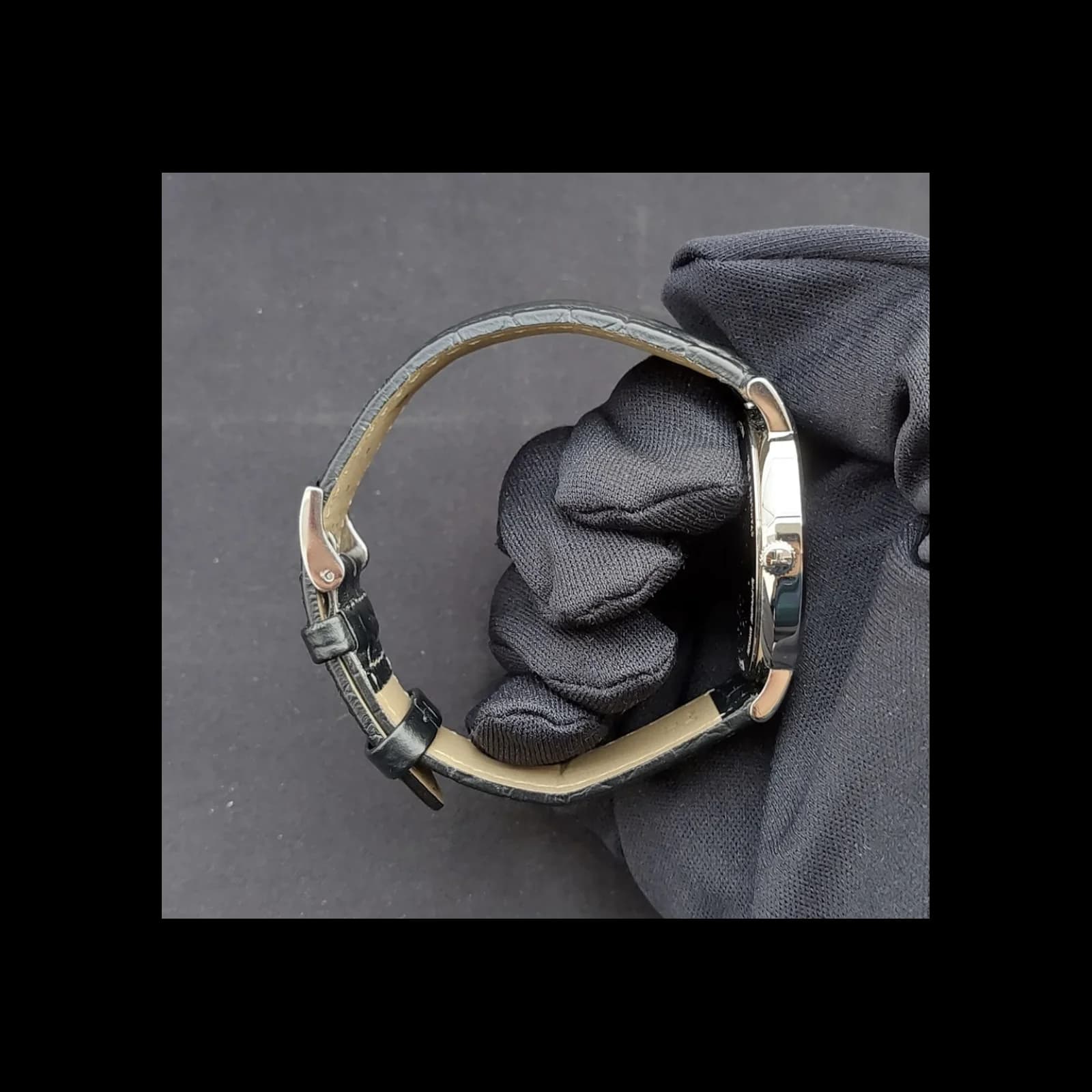 Thumb Everytime Medium Stainless Steel / Black / Strap