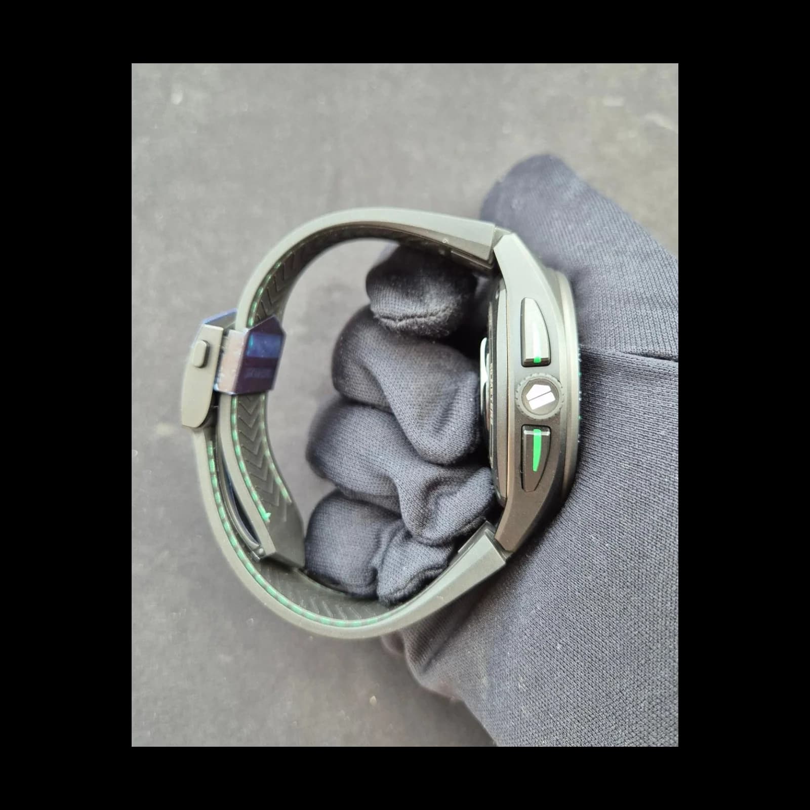 Thumb Connected Calibre E4 Golf Edition