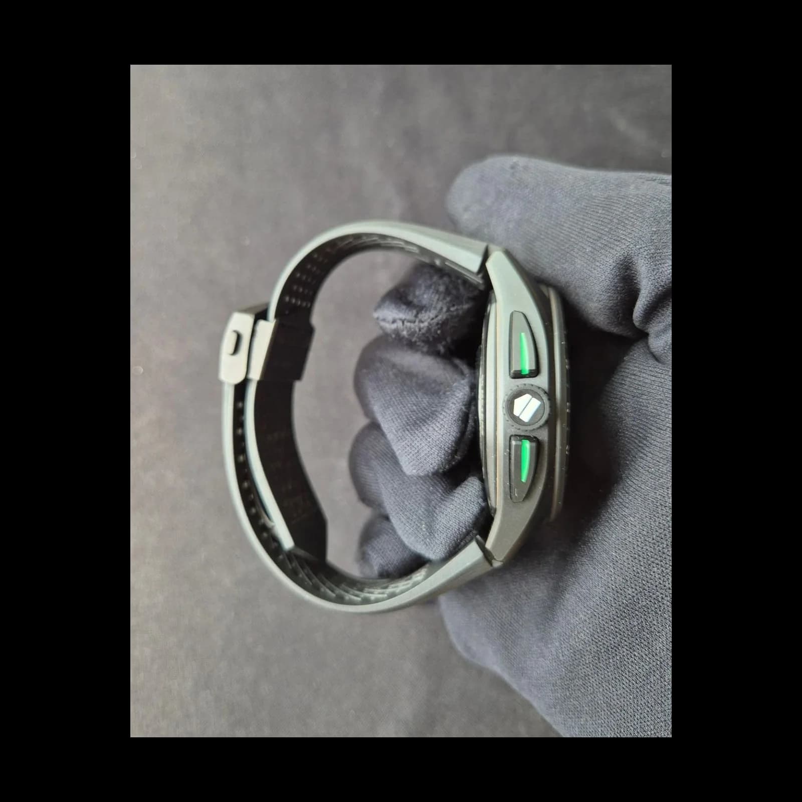 Thumb Connected Calibre E4 Golf Edition