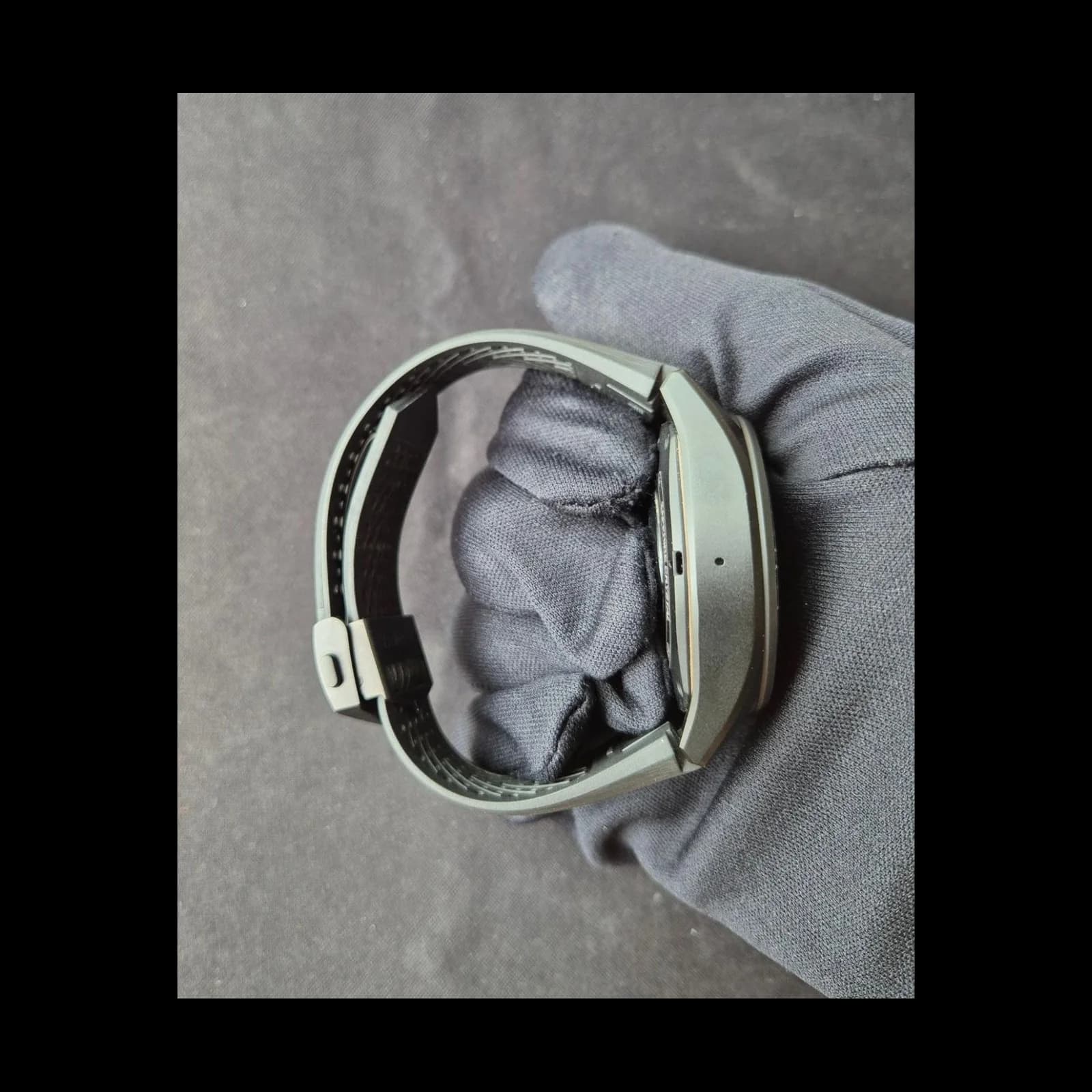 Thumb Connected Calibre E4 Golf Edition