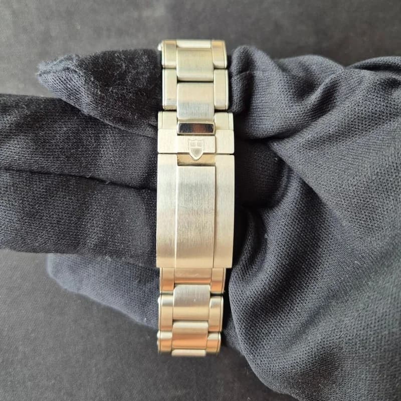 Thumb Black Bay Fifty-Four Stainless Steel / Black / Bracelet