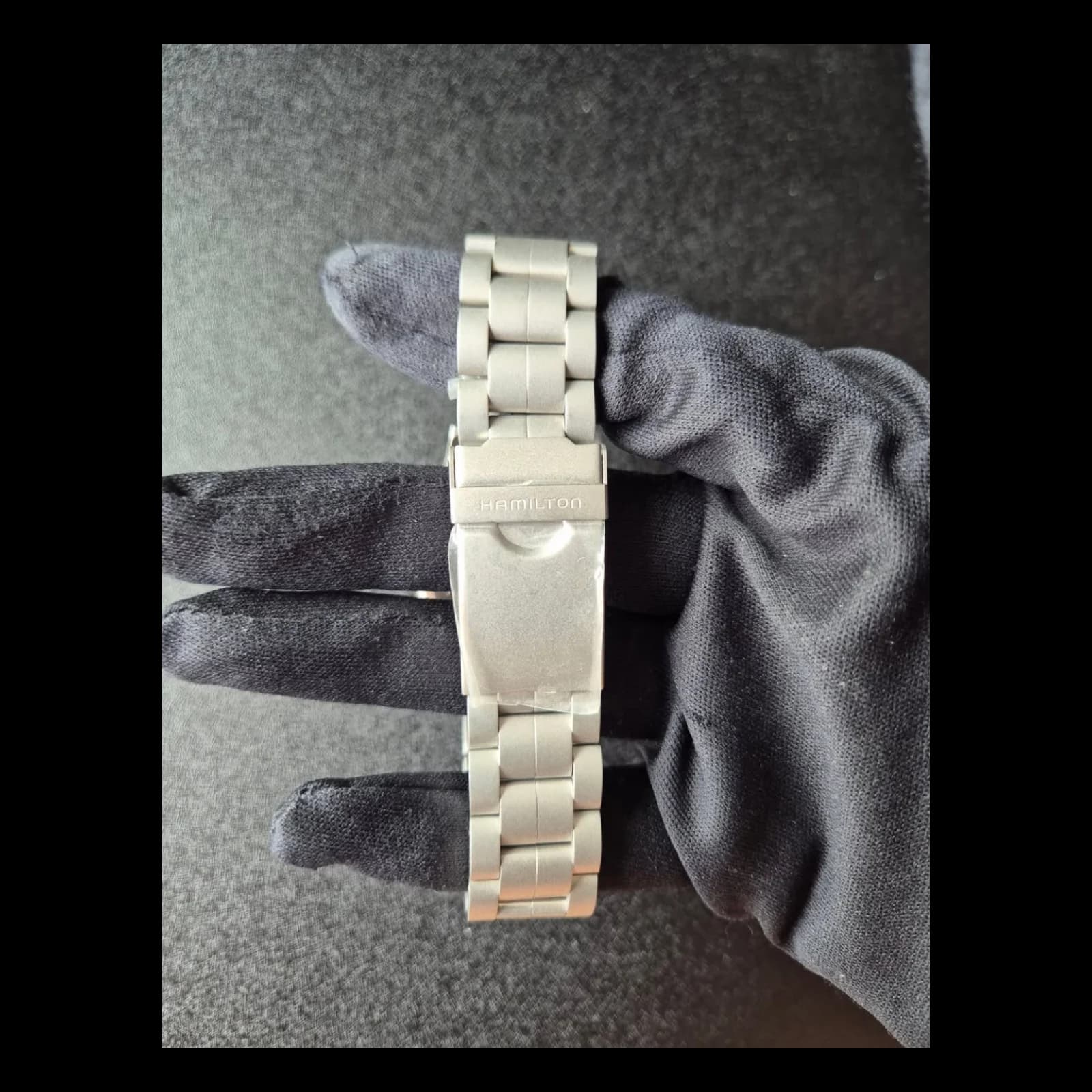 Thumb Khaki Field Mechanical 38 Black / Bracelet